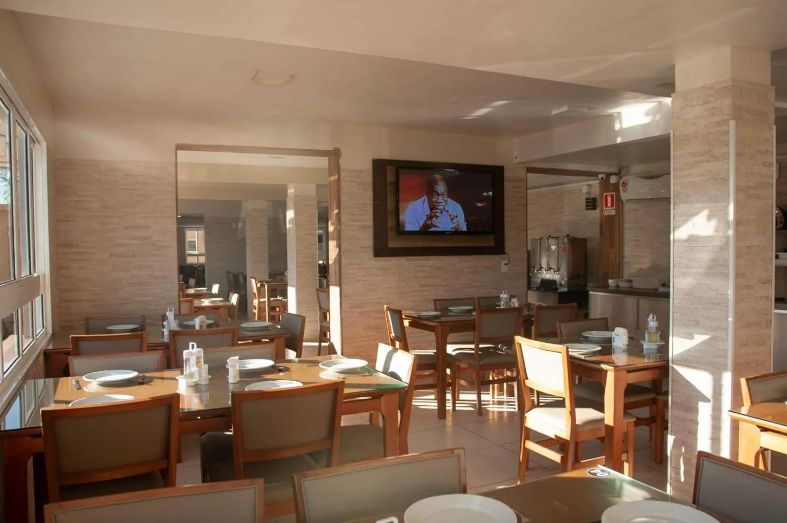 Restaurant/places to eat in Marechal Plaza Hotel