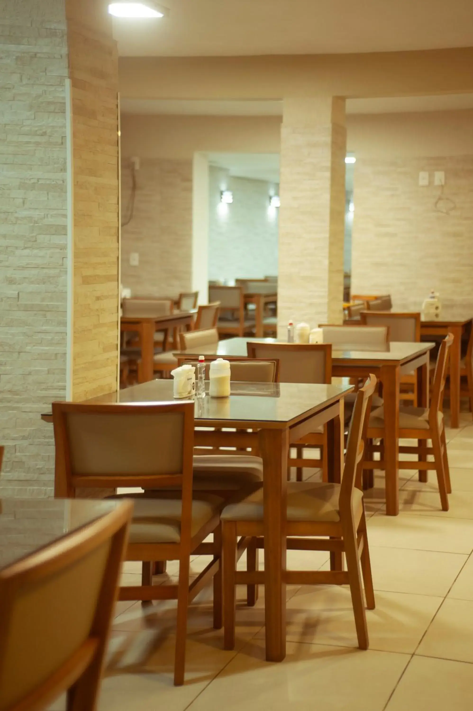 Restaurant/places to eat in Marechal Plaza Hotel Restaurant/places to eat in Marechal Plaza Hotel