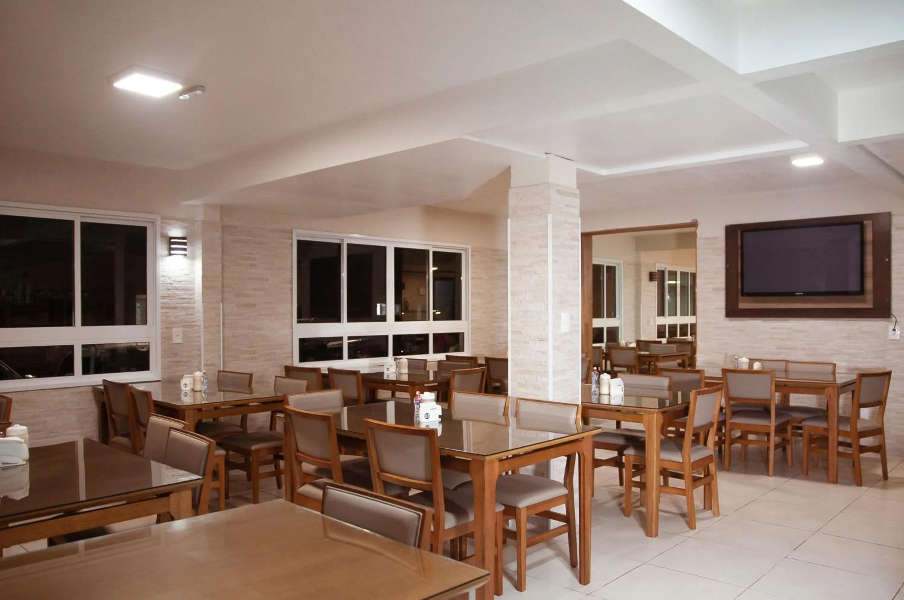 Restaurant/places to eat in Marechal Plaza Hotel