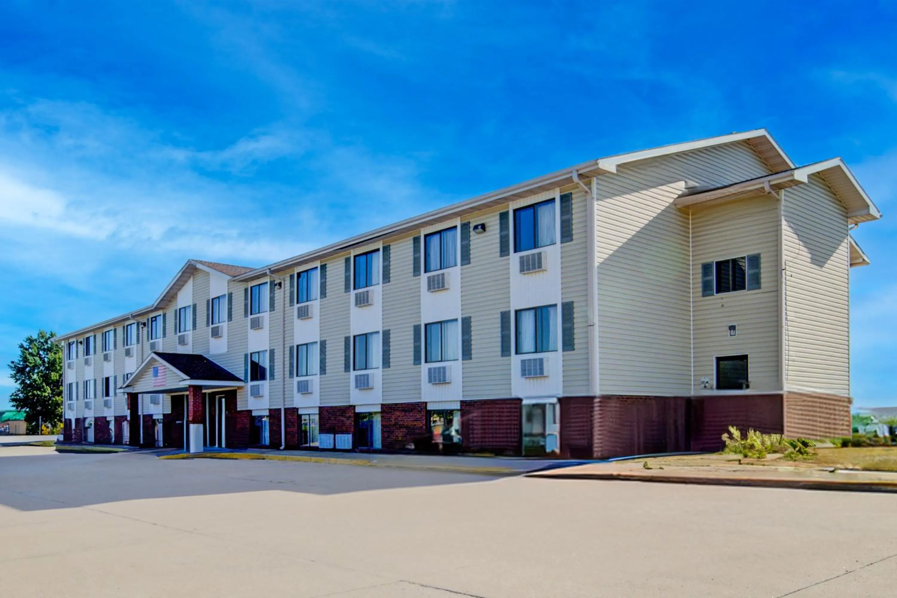 Capital O Amerihost Inn and Suites Kingdom City Hwy 54 MO