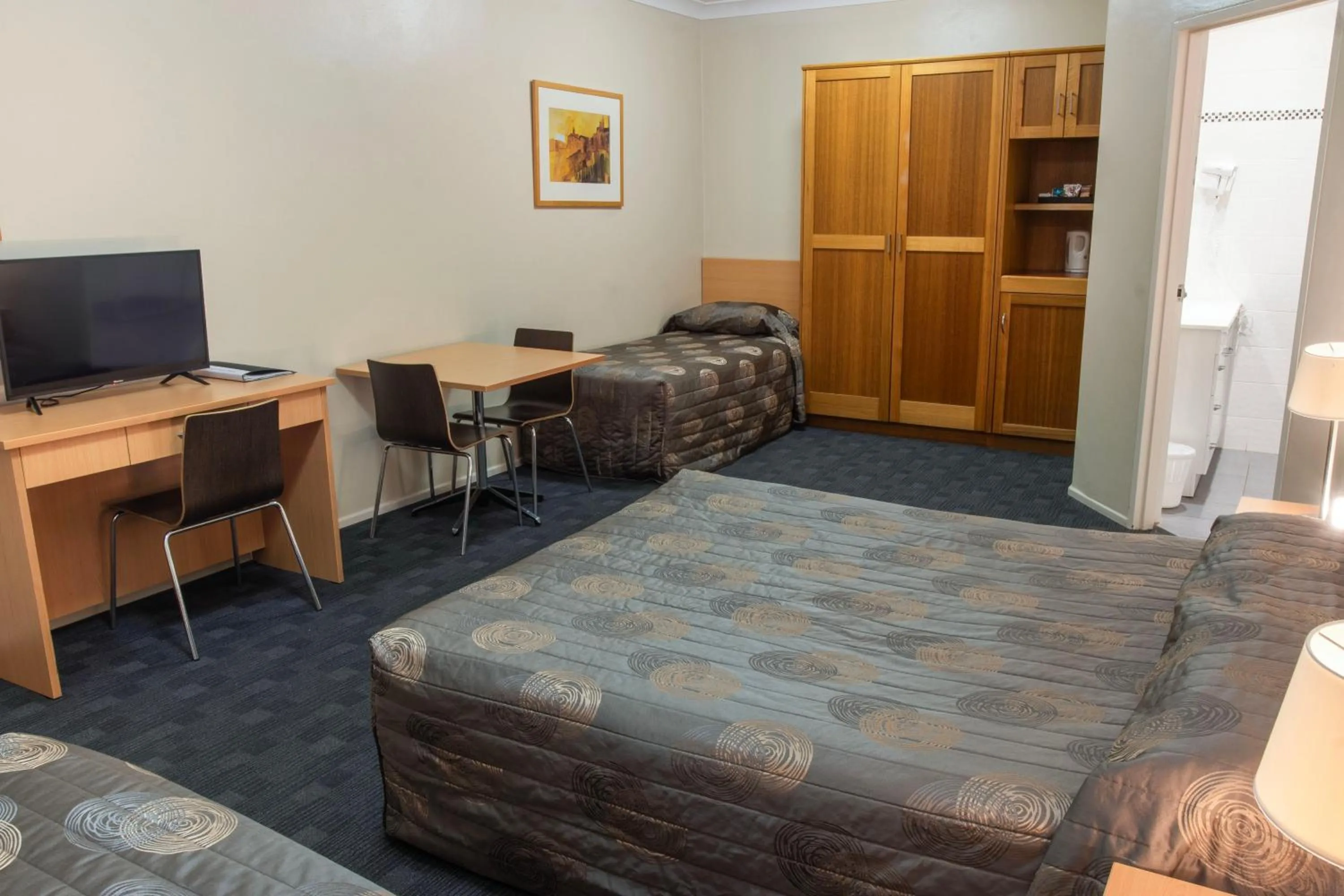 Triple Room in Crown Hotel Motel