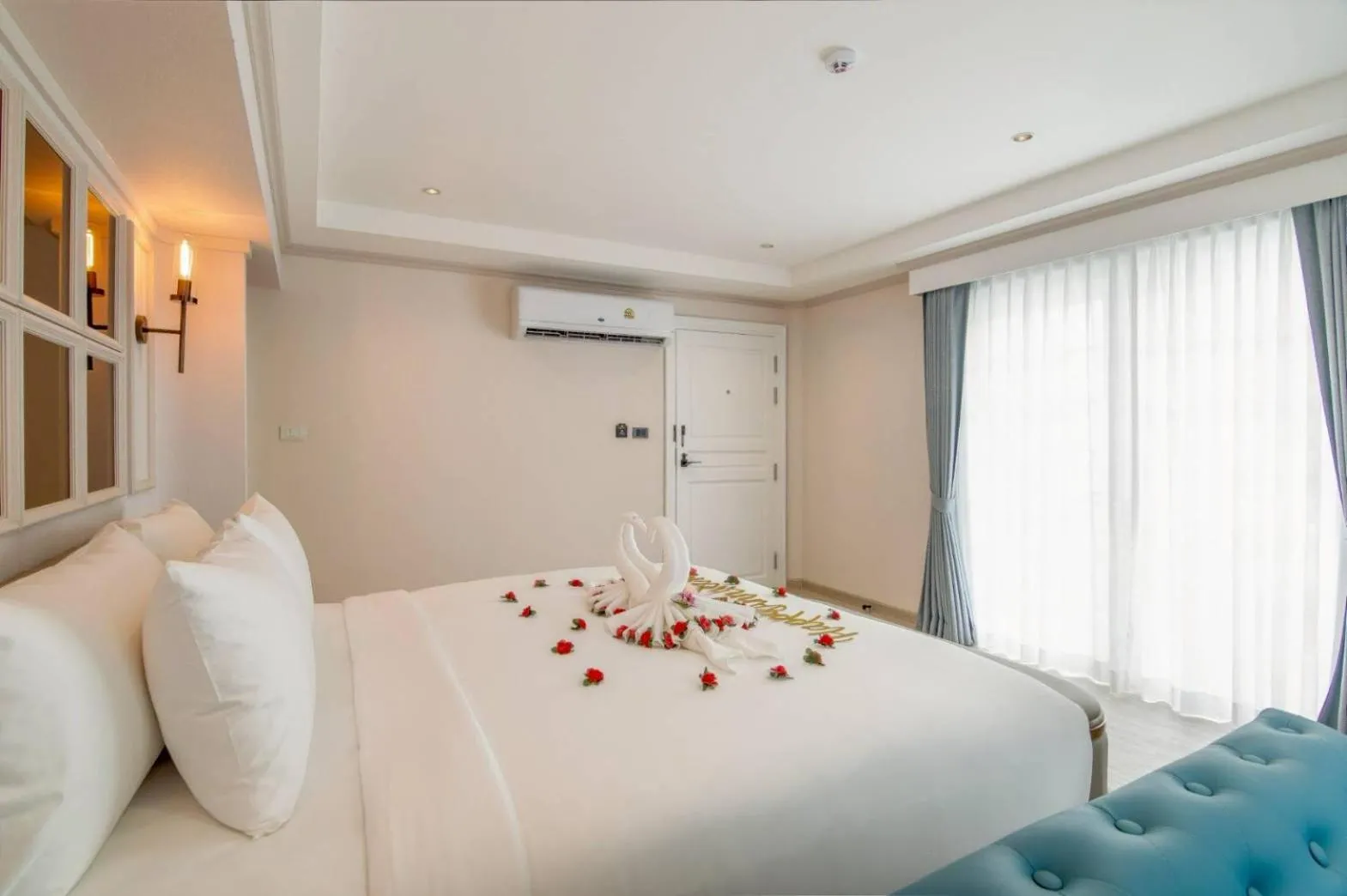 Bed in Villa Atchara