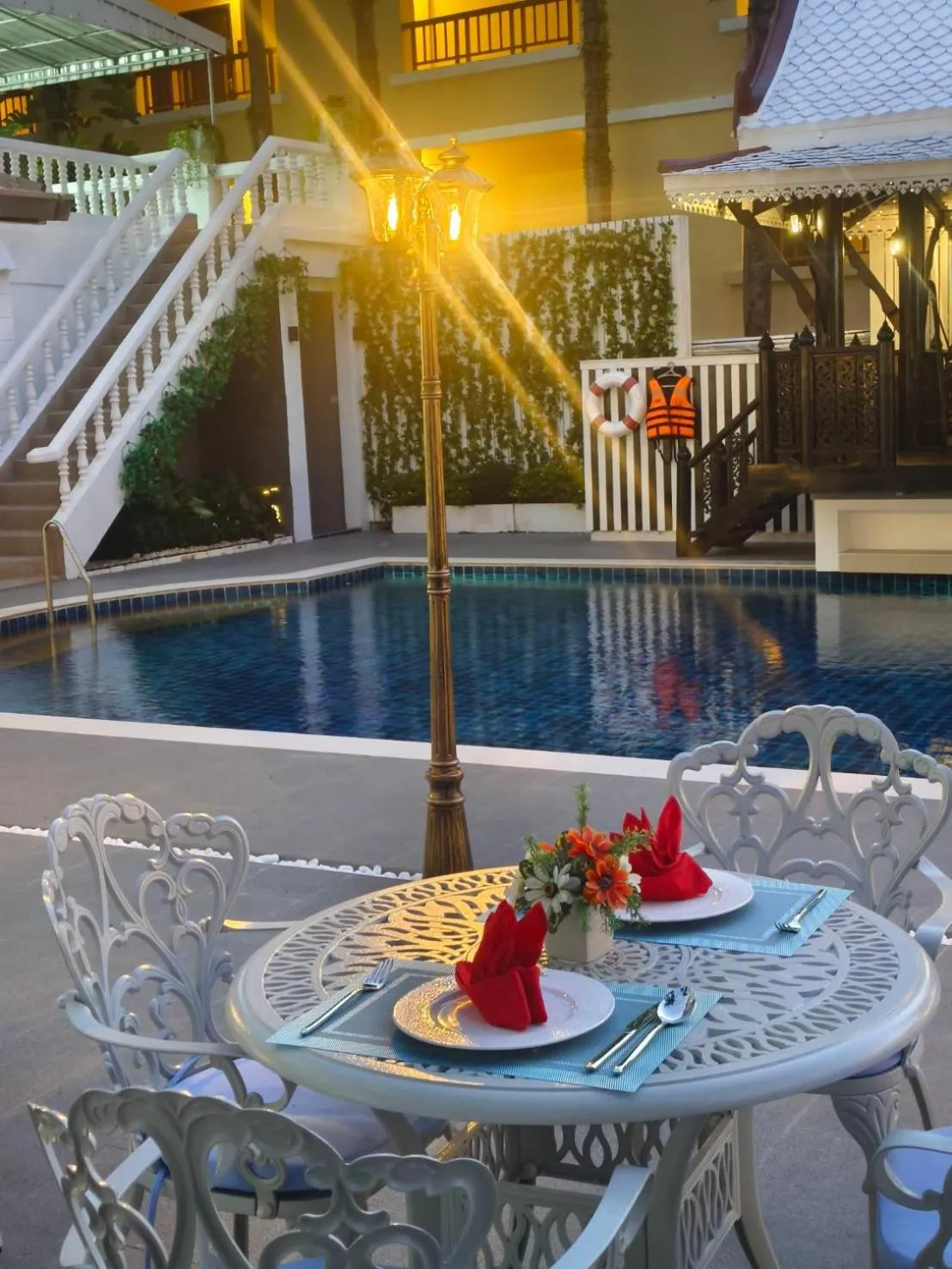 Restaurant/places to eat in Villa Atchara