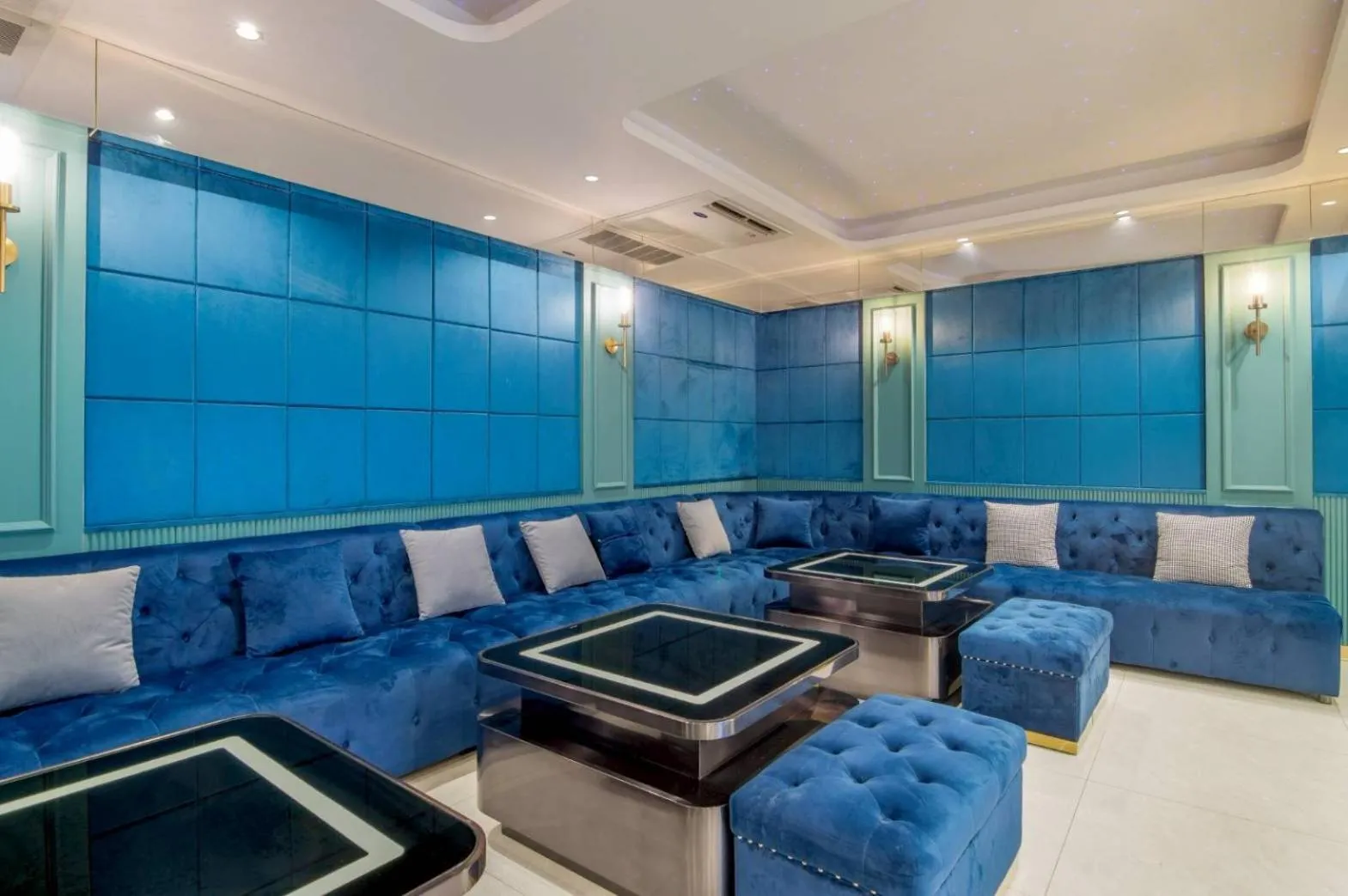 Business facilities in Villa Atchara
