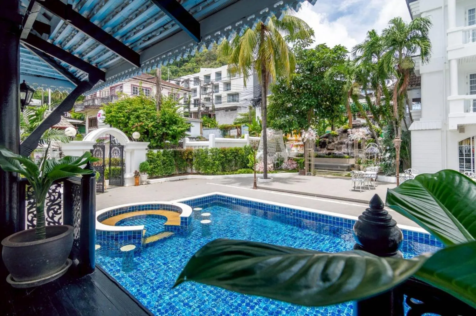Swimming pool in Villa Atchara
