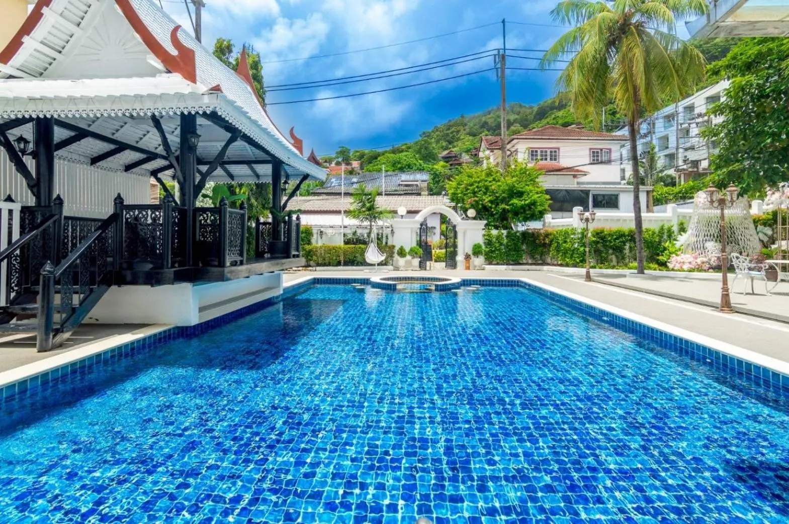 Swimming pool in Villa Atchara