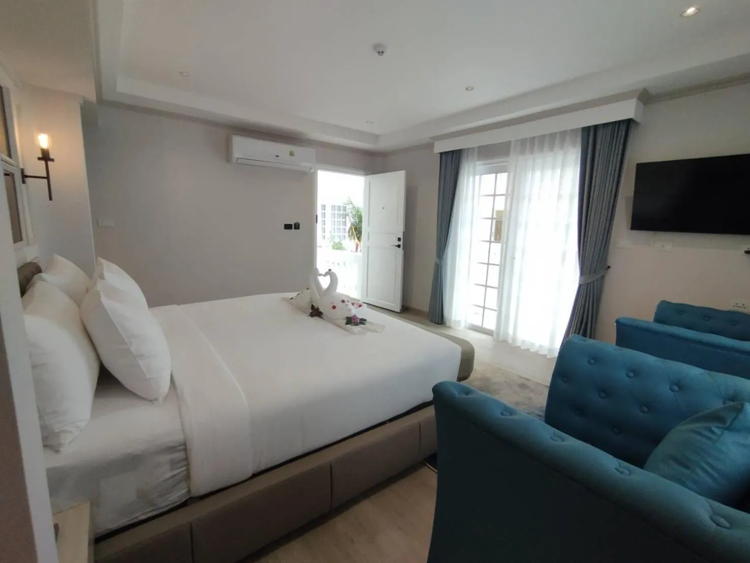 Bedroom, Bed in Villa Atchara
