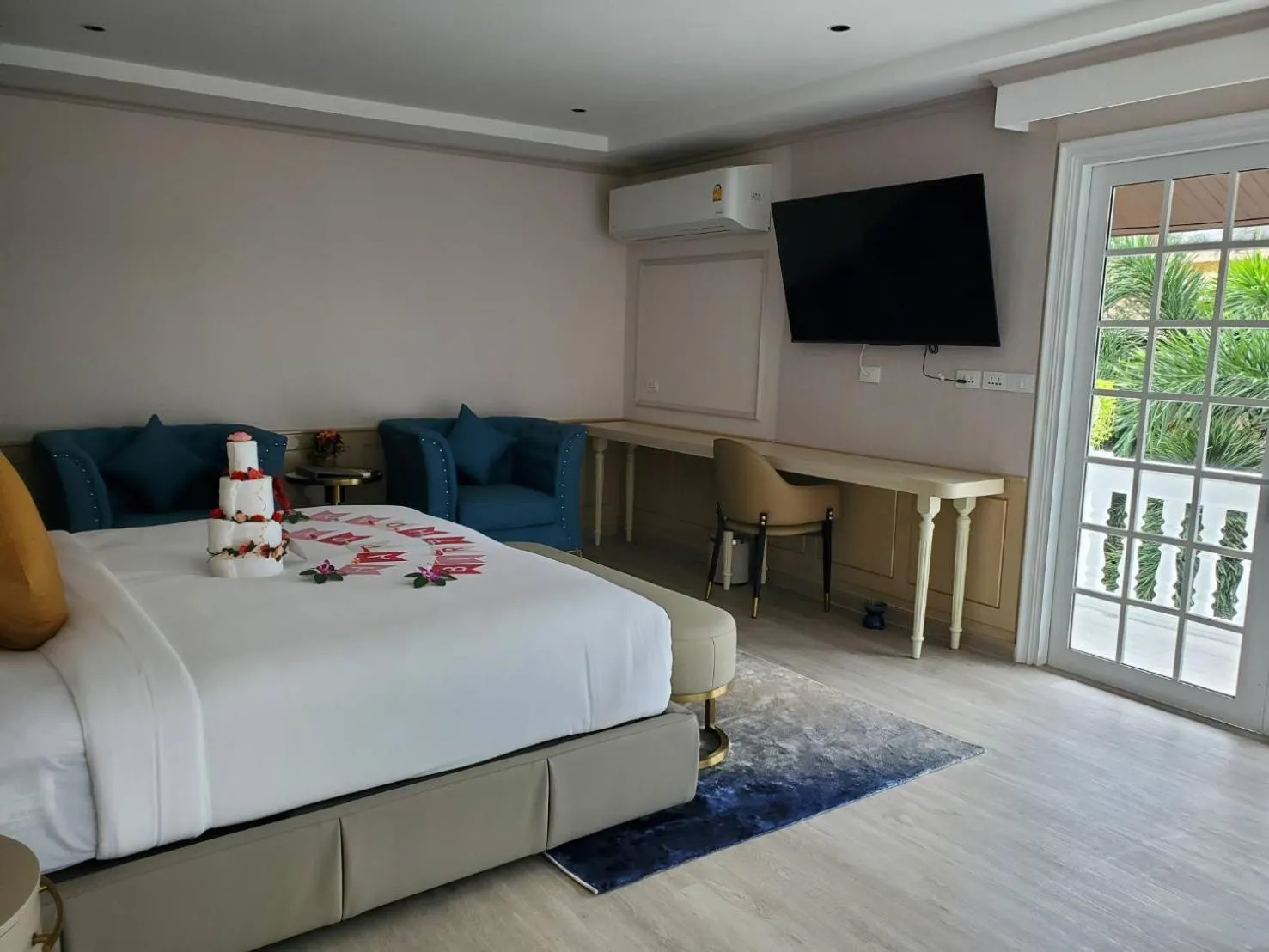 Bed in Villa Atchara