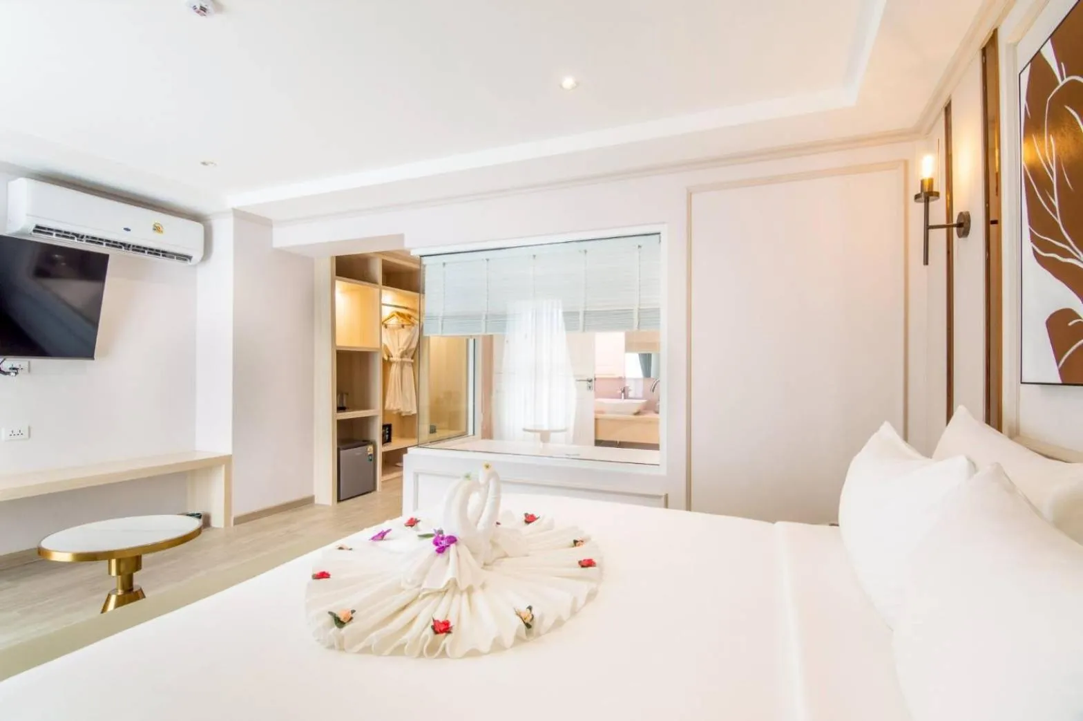 Bedroom, Bed in Villa Atchara