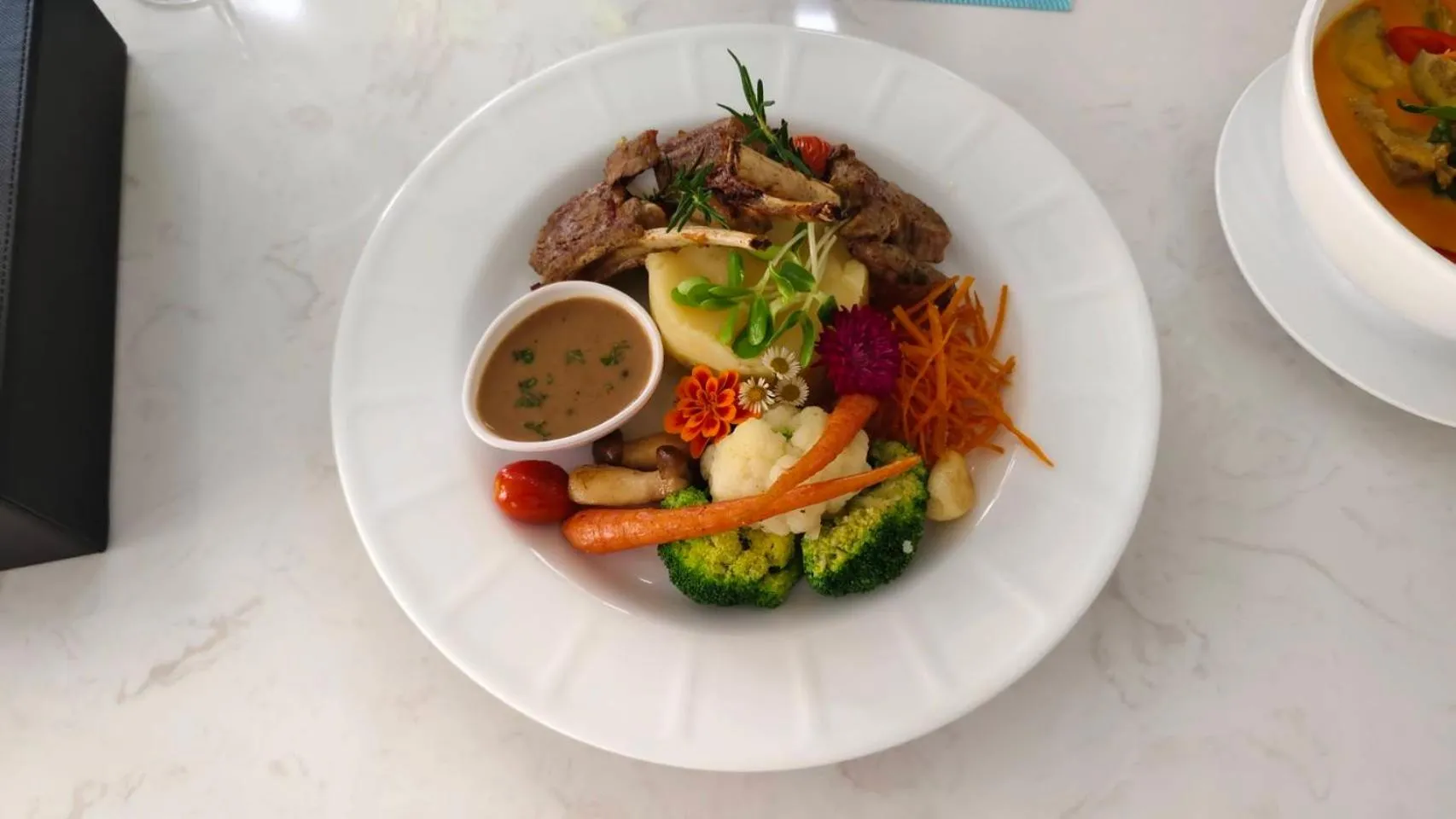Restaurant/places to eat in Villa Atchara