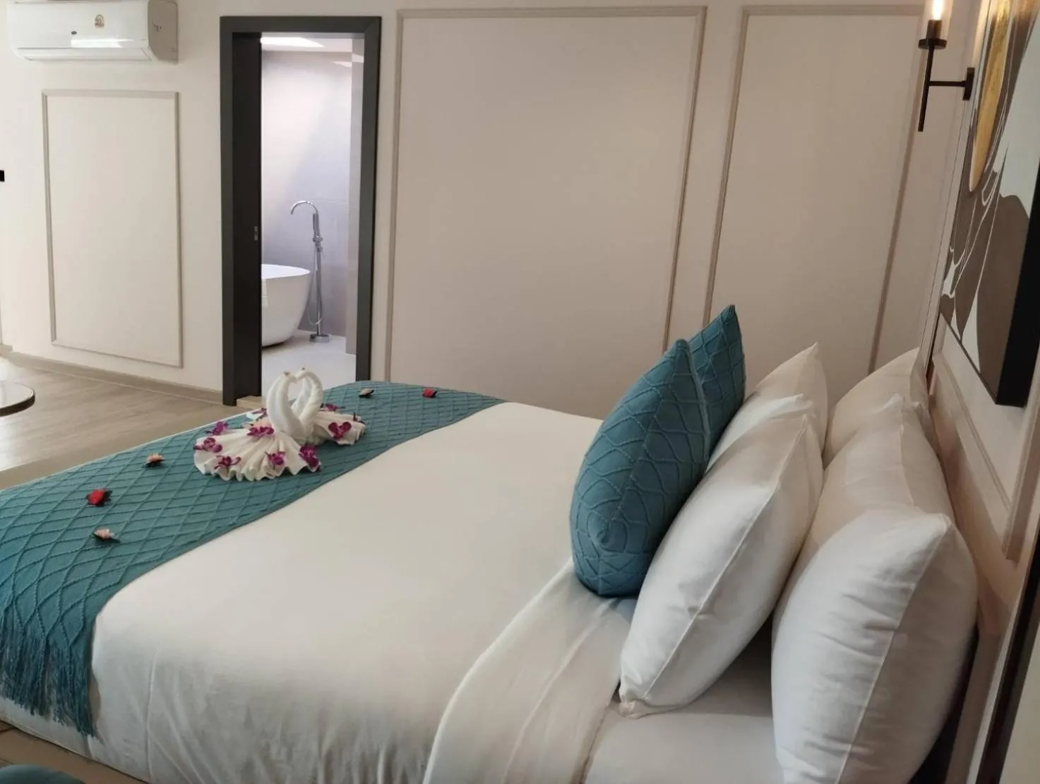 Bedroom, Bed in Villa Atchara