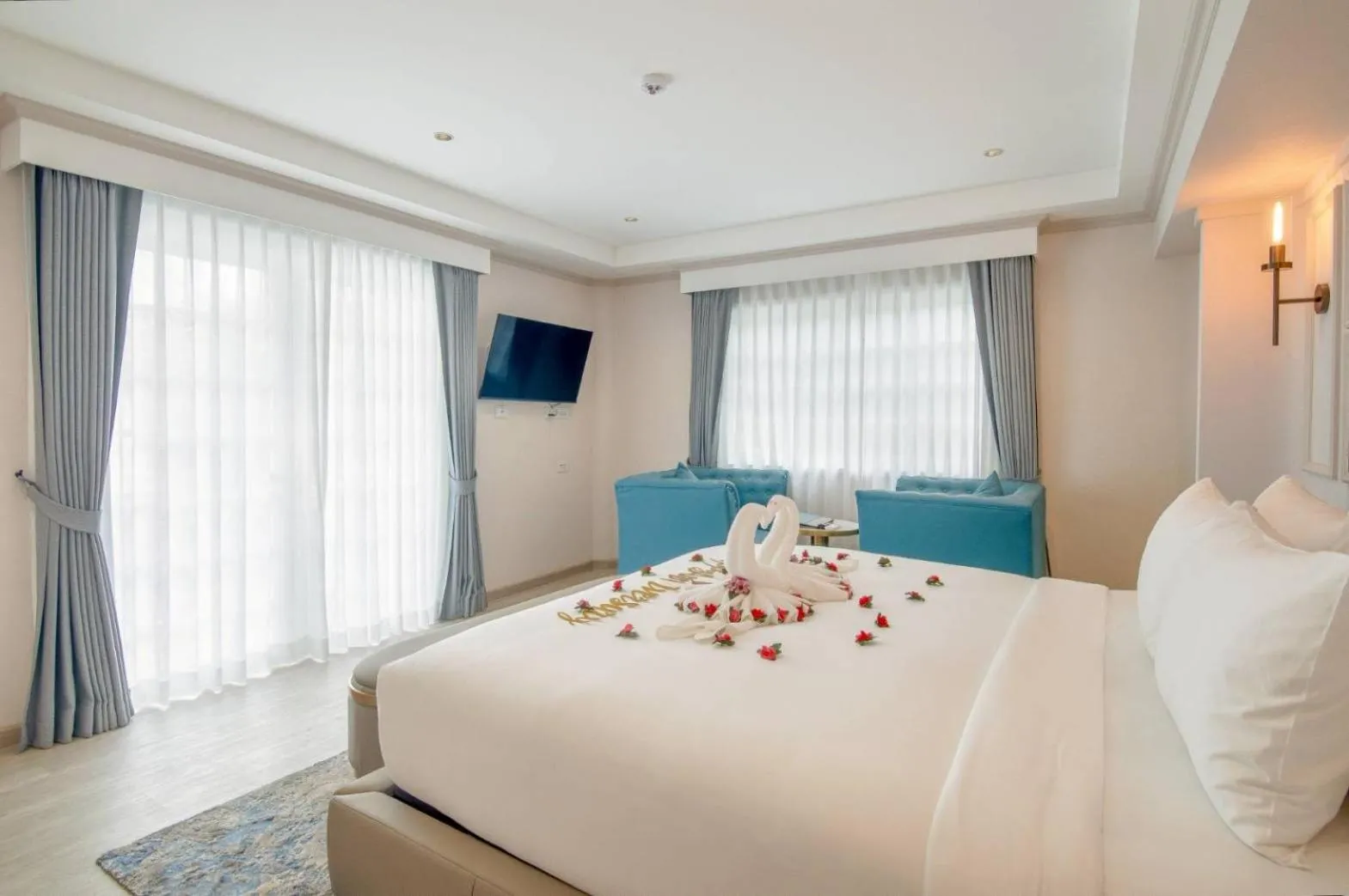 Bed in Villa Atchara