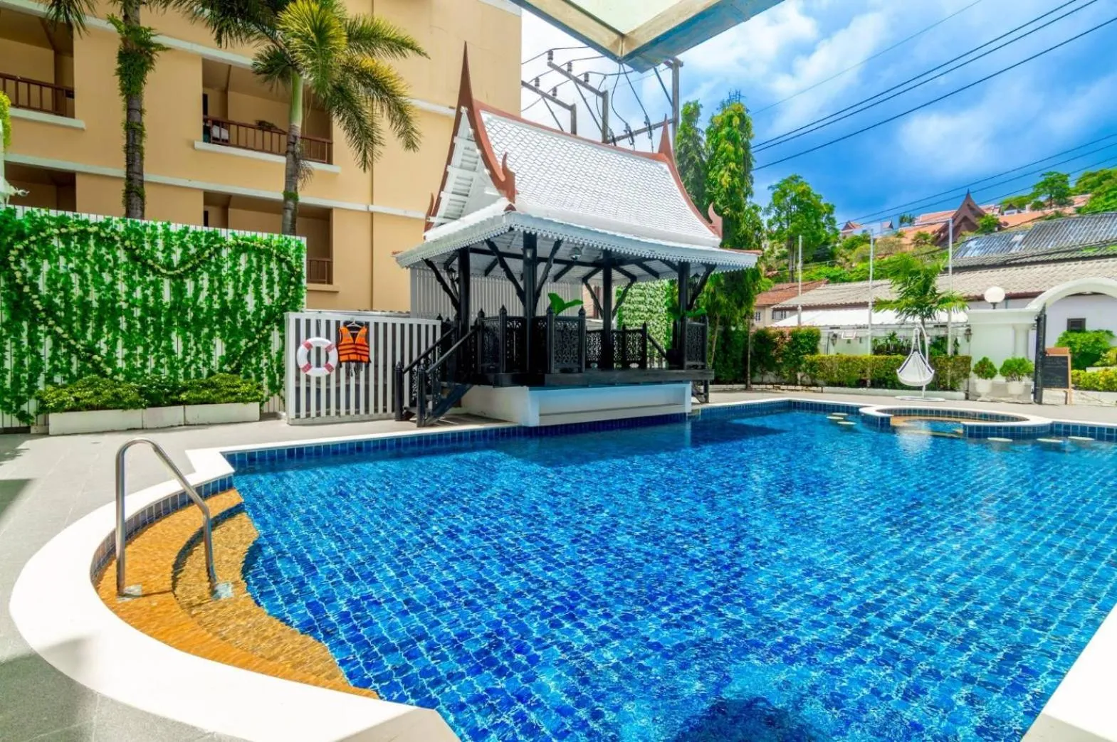 Swimming pool in Villa Atchara