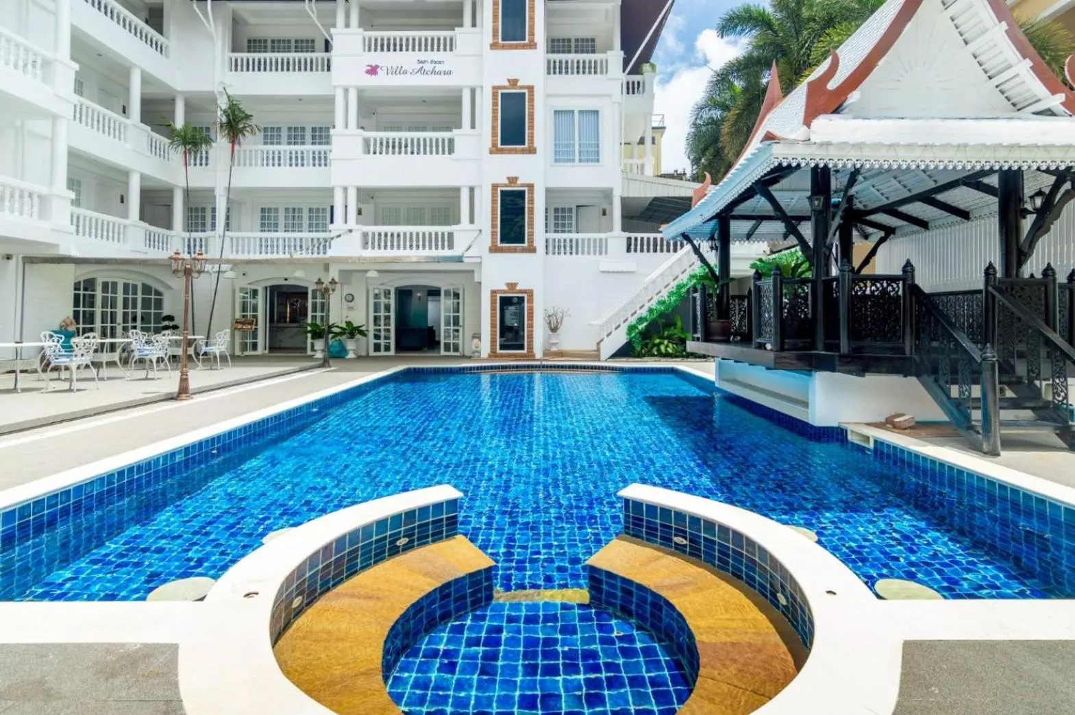 Swimming pool in Villa Atchara