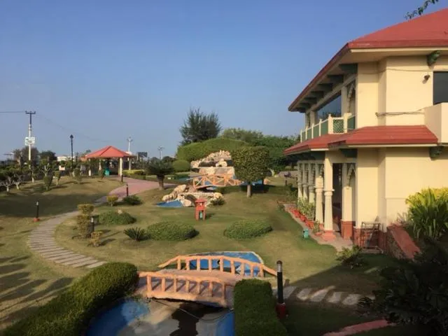 Garden in Shiva Oasis Resort