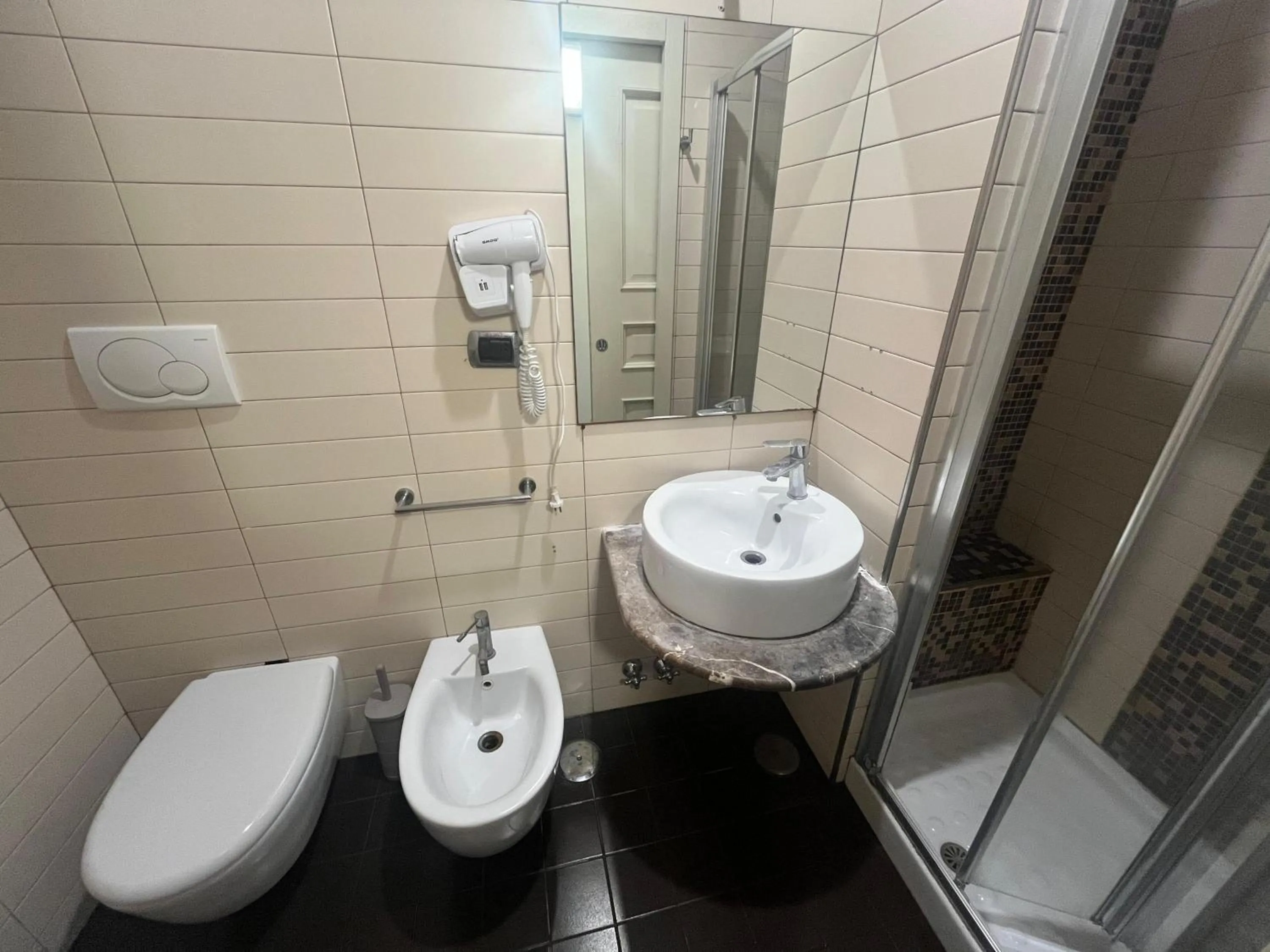 Seven Hostel & Rooms