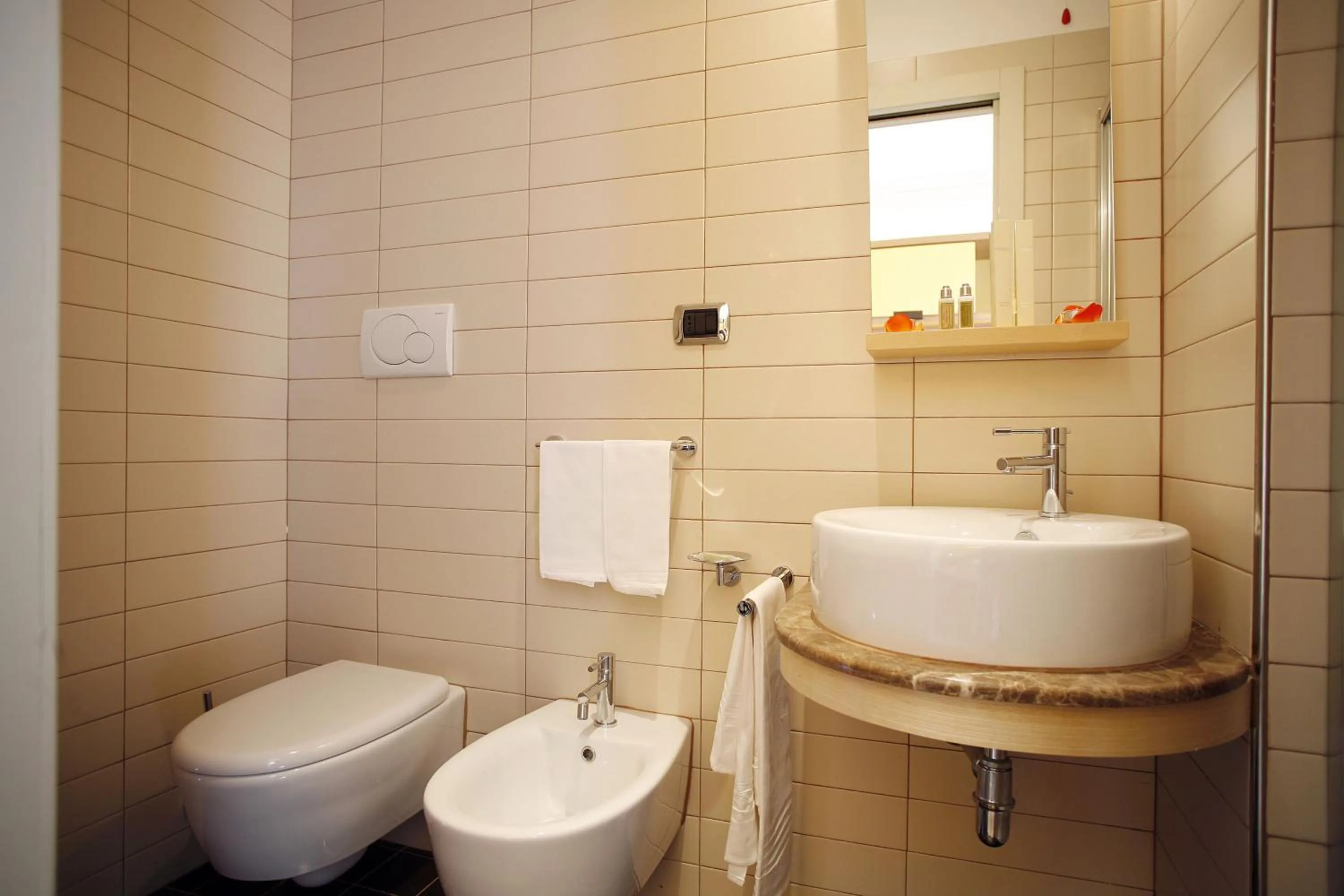 Bathroom in Seven Hostel & Rooms