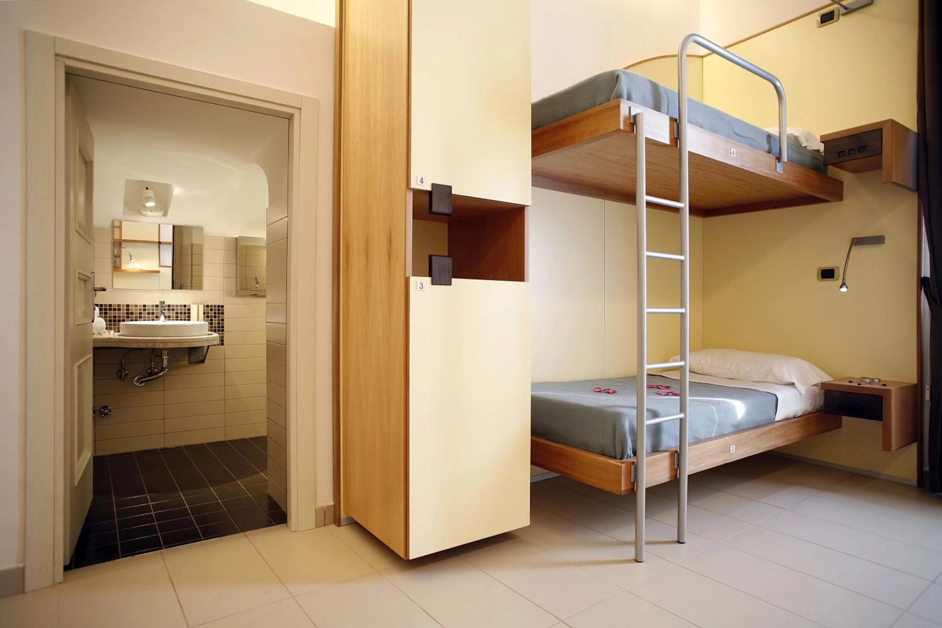 bunk bed, Bed in Seven Hostel & Rooms