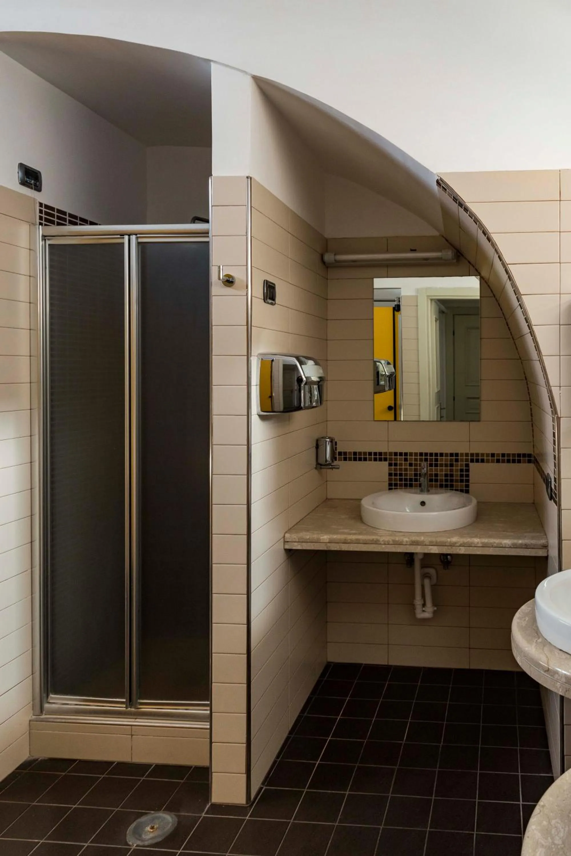 Bathroom in Seven Hostel & Rooms