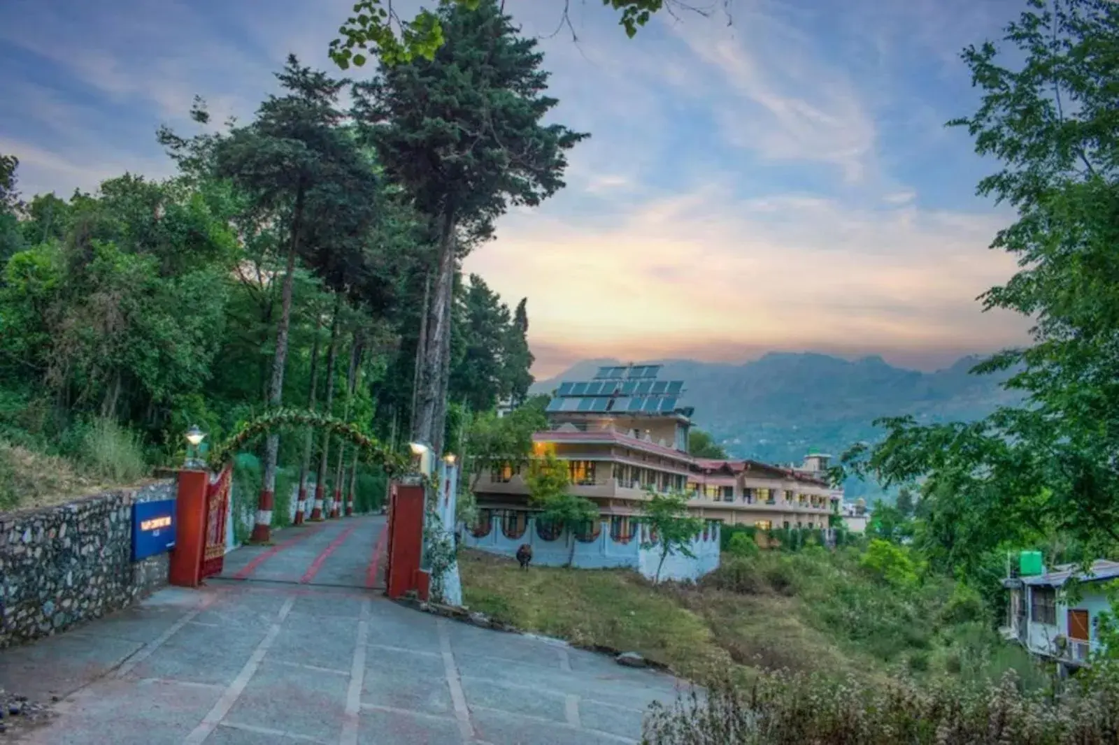 Property building in Hotel Vaapi Comfort inn Property building in Hotel Vaapi Comfort inn