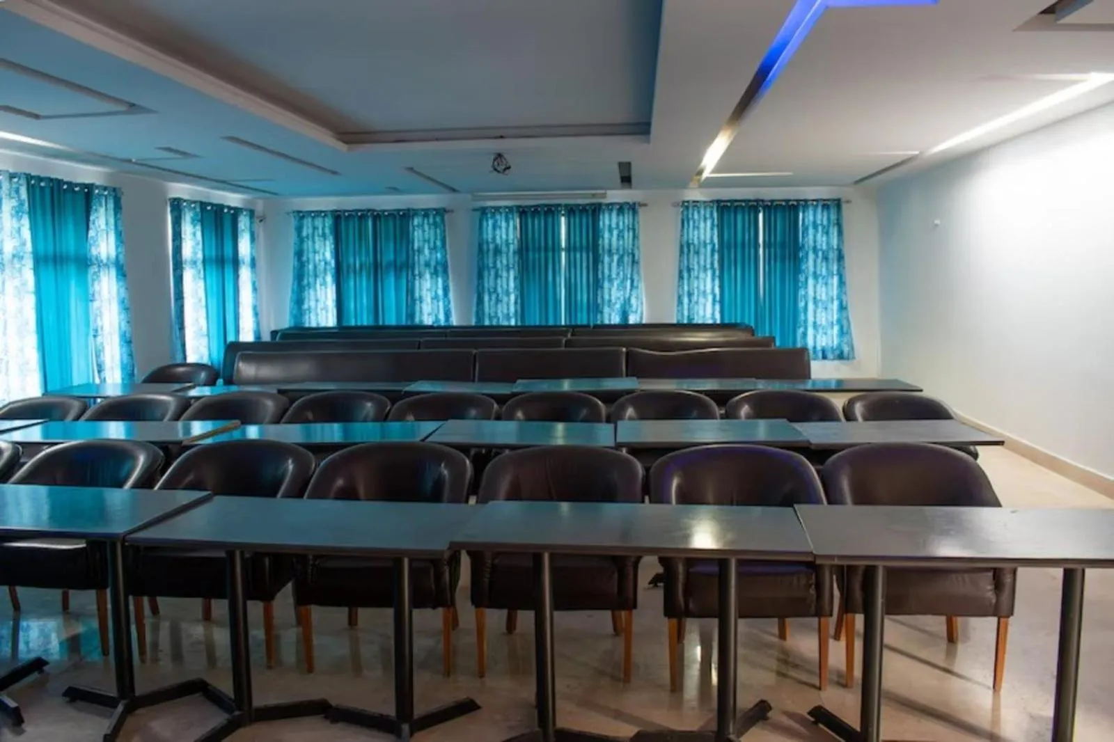 Meeting/conference room in Hotel Vaapi Comfort inn