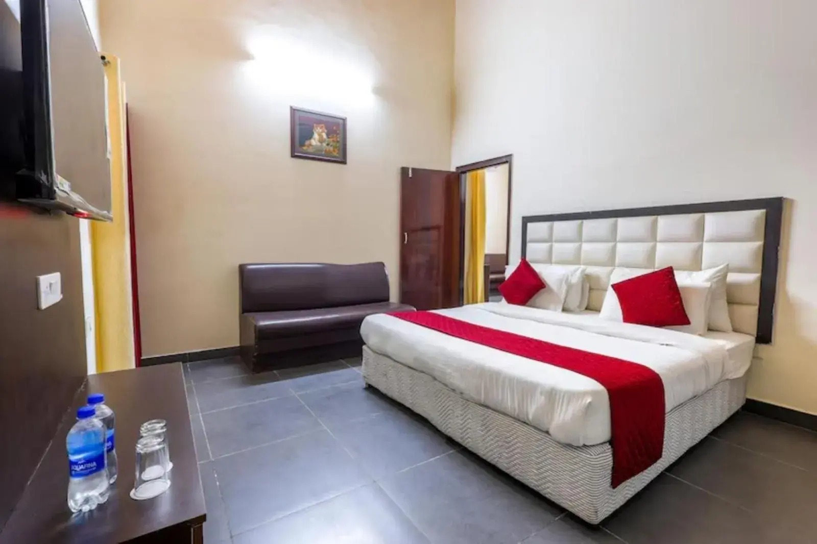 Bedroom, Bed in Hotel Vaapi Comfort inn Bedroom, Bed in Hotel Vaapi Comfort inn