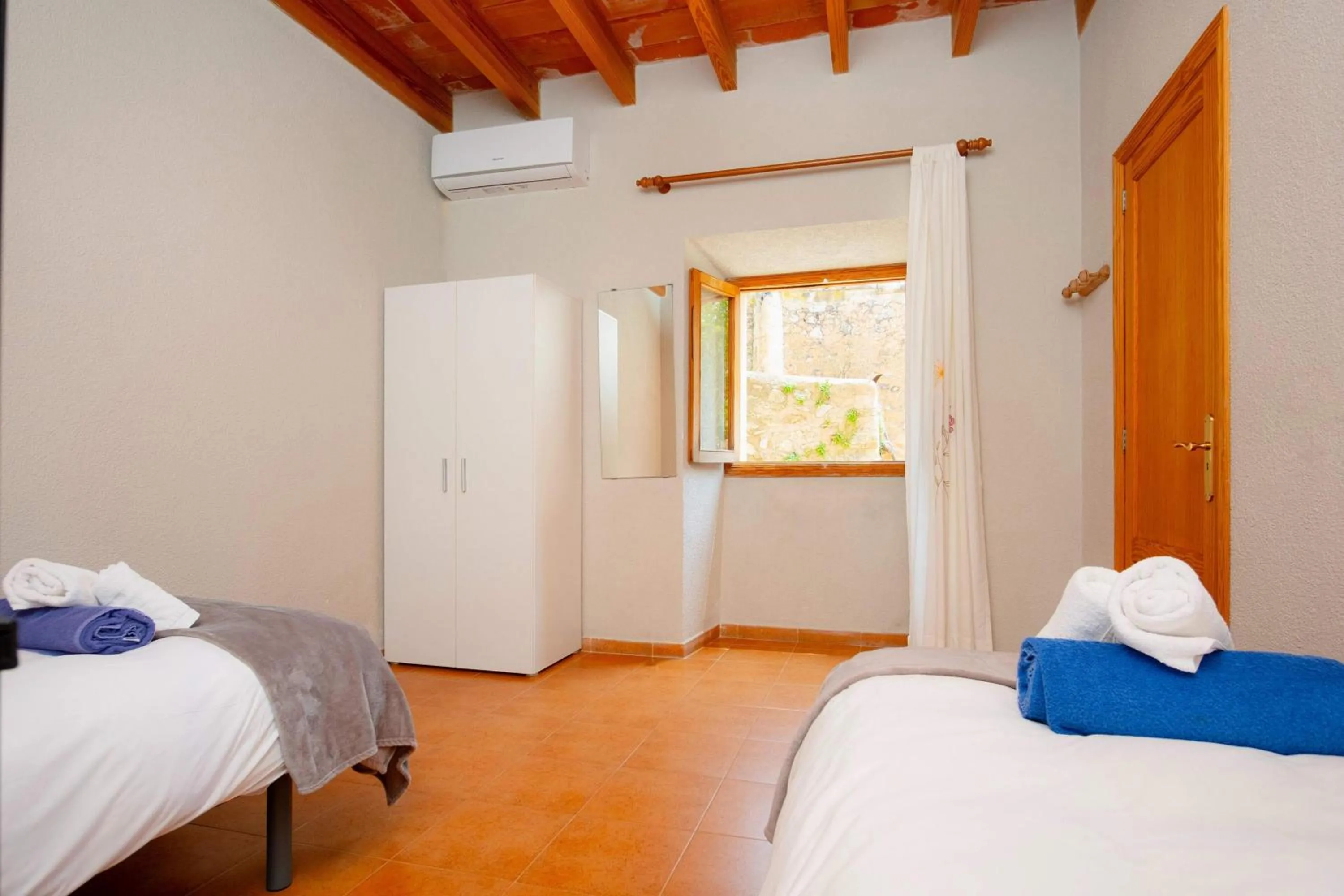 Other, Bed in Ca Na Beu