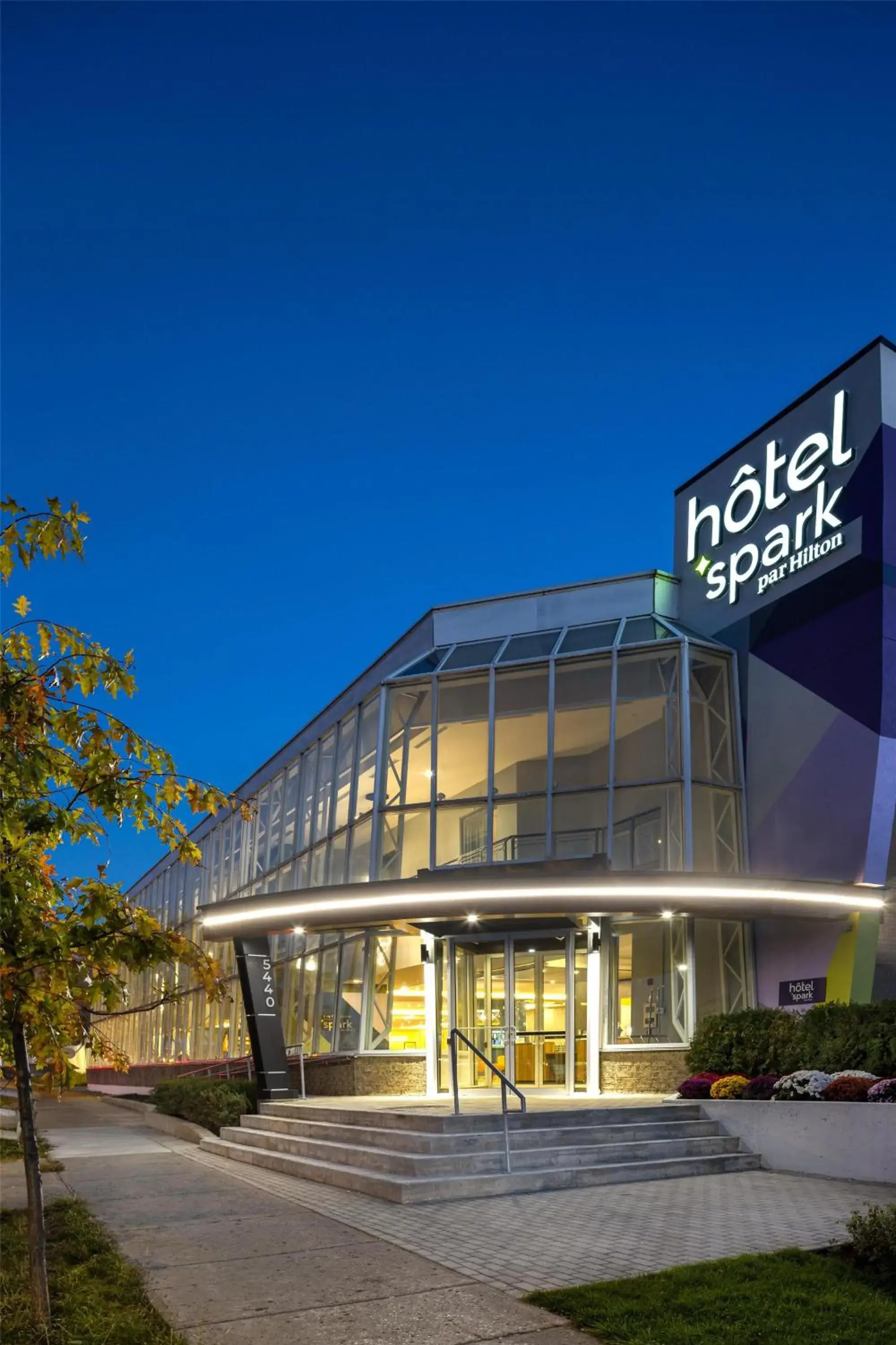 Property building in Spark By Hilton Montreal Midtown Property building in Spark By Hilton Montreal Midtown