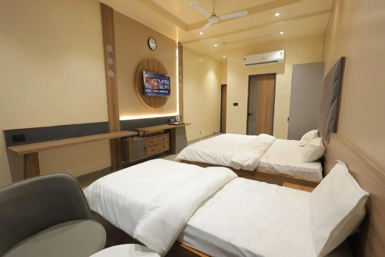 Photo of the whole room, Bed in Hotel Black Harbour