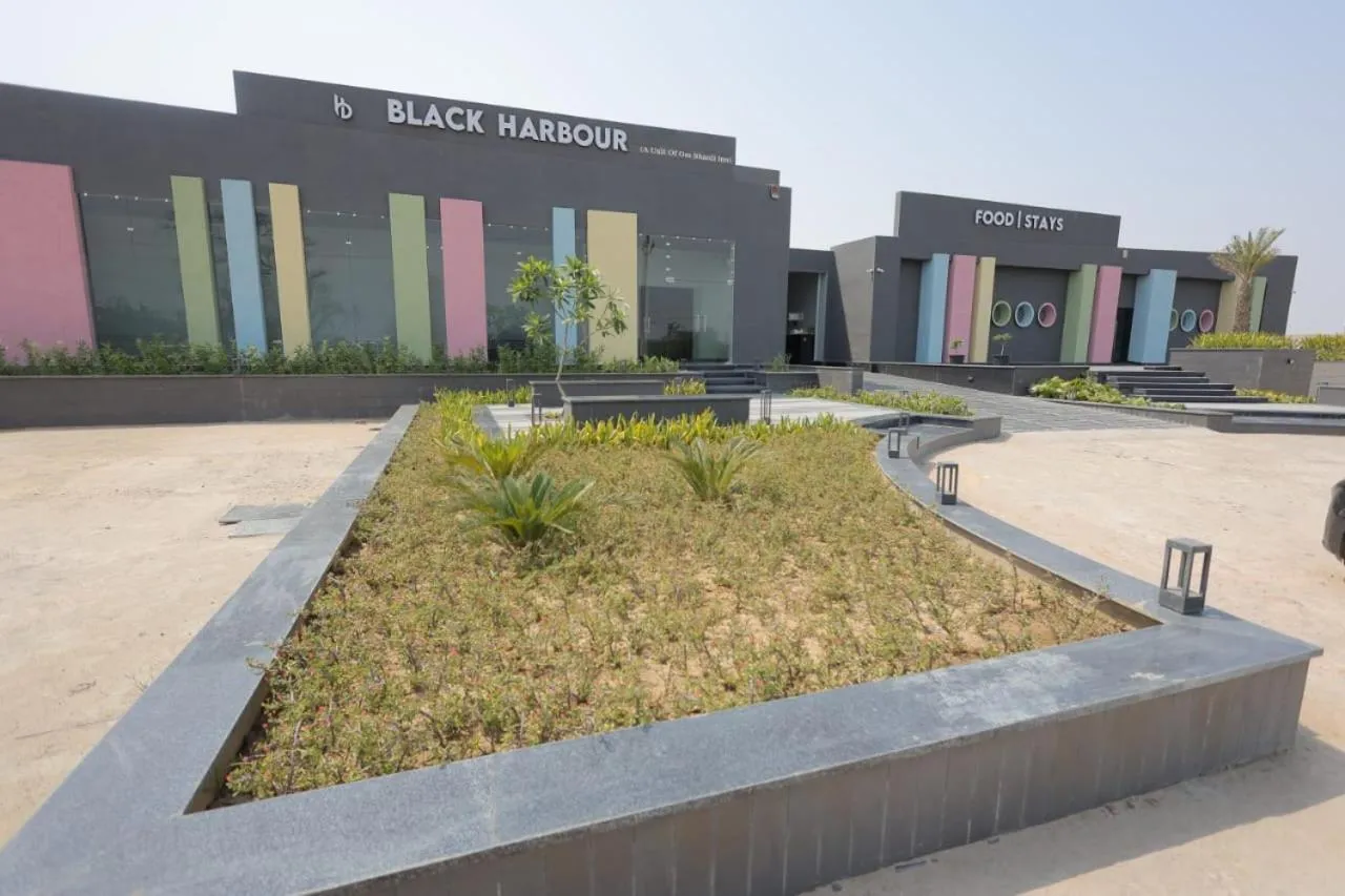 Property building in Hotel Black Harbour