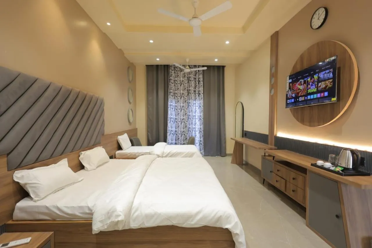 Photo of the whole room, Bed in Hotel Black Harbour