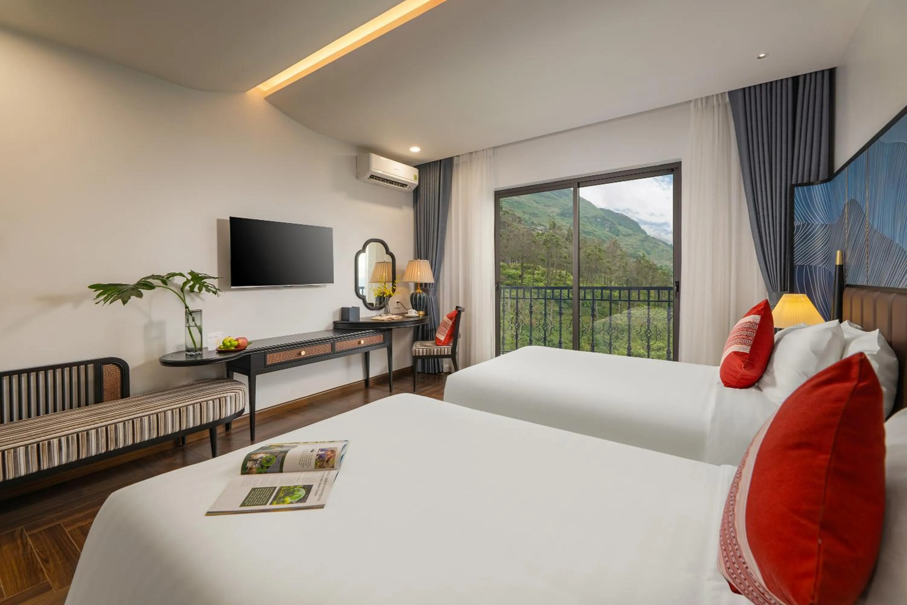 TV and multimedia, Bed in DeLaMont Sapa Hotel - Hill Serenity Retreat