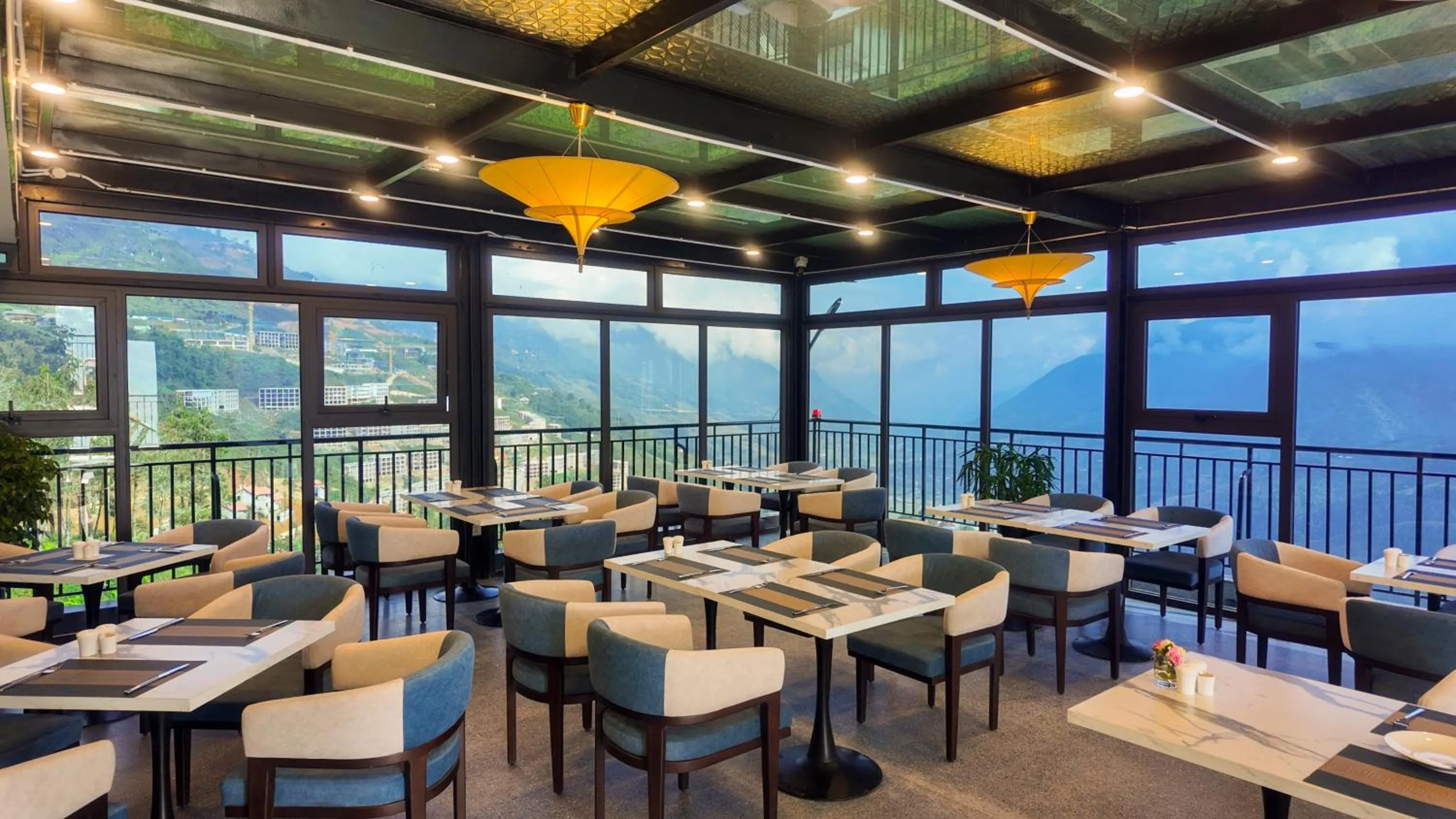 Restaurant/places to eat in DeLaMont Sapa Hotel - Hill Serenity Retreat