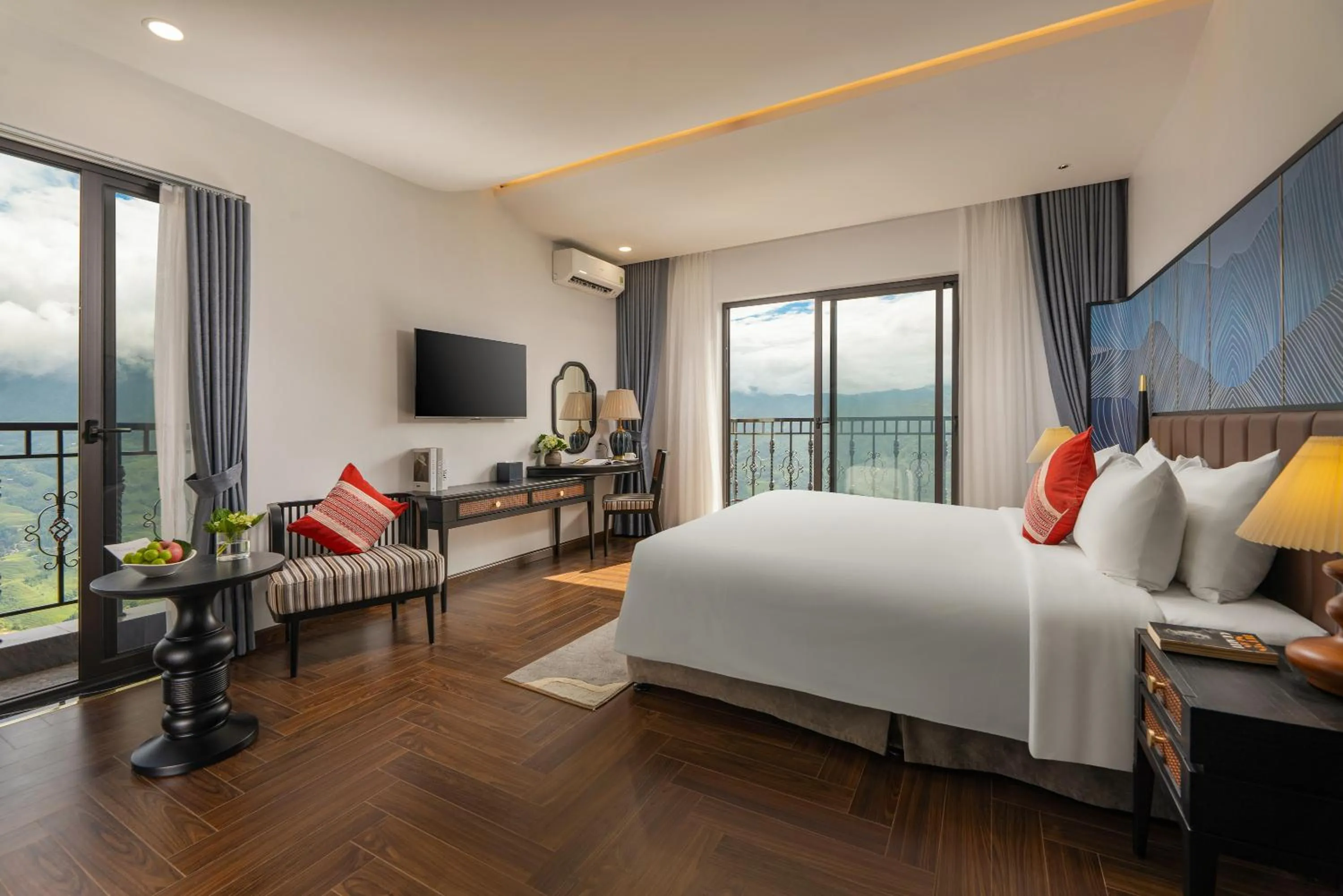 Bed in DeLaMont Sapa Hotel - Hill Serenity Retreat