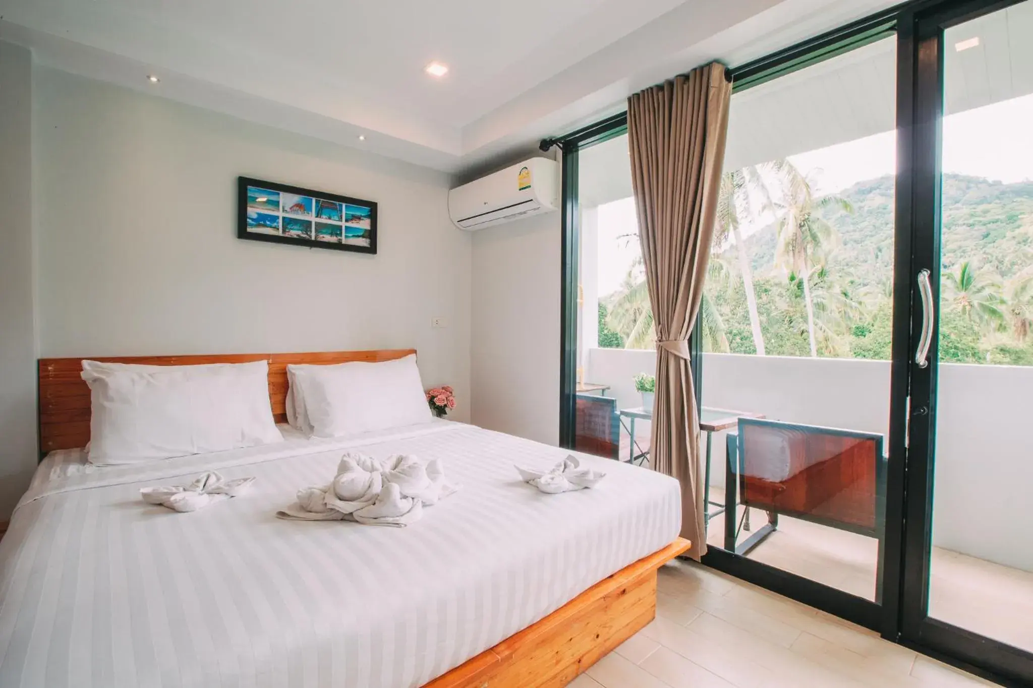 Deluxe Double Room with Balcony in Good Dream Hotel (Khun Ying House) Deluxe Double Room with Balcony in Good Dream Hotel (Khun Ying House)