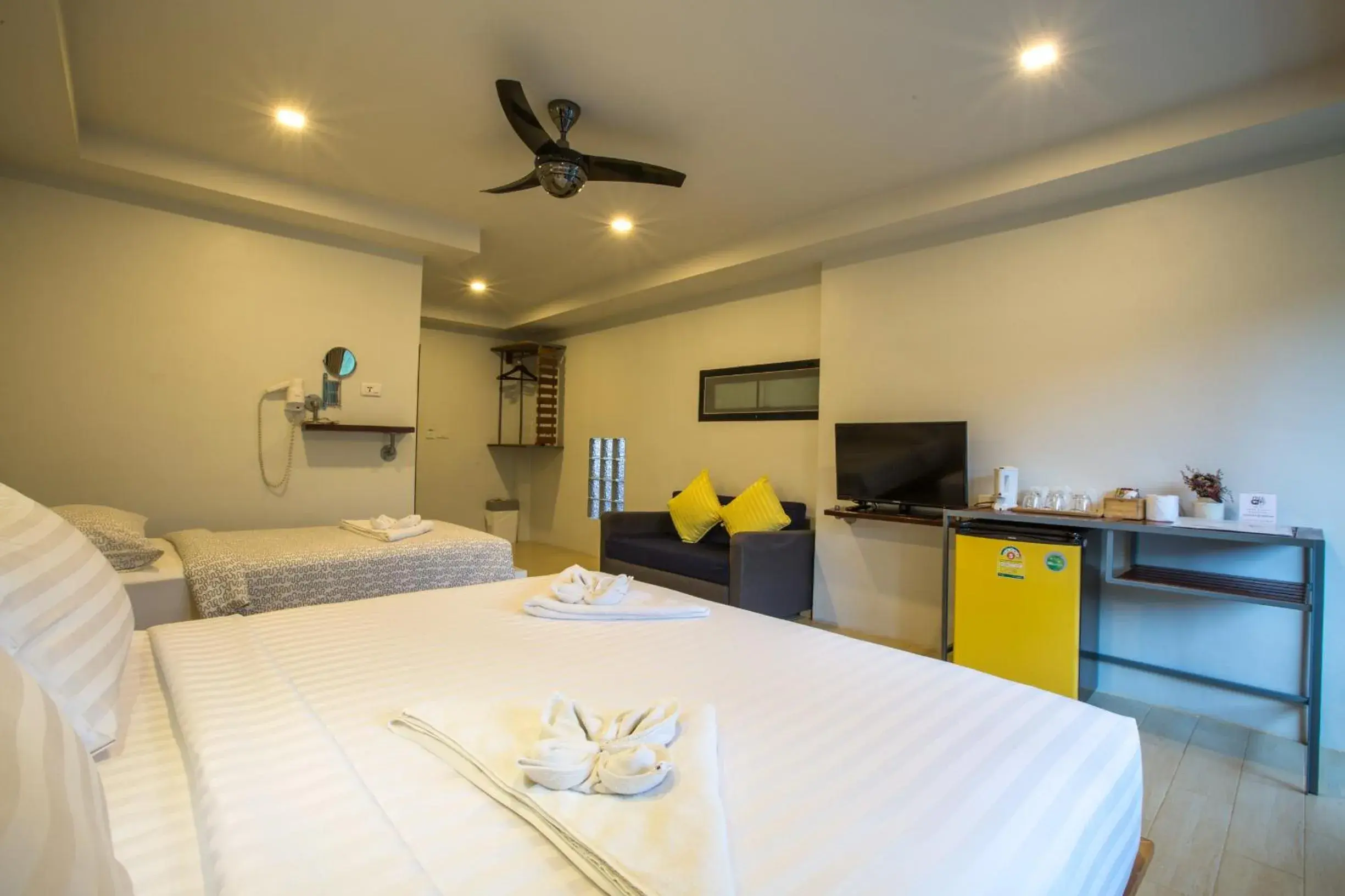 Deluxe Triple Room in Good Dream Hotel (Khun Ying House) Deluxe Triple Room in Good Dream Hotel (Khun Ying House)