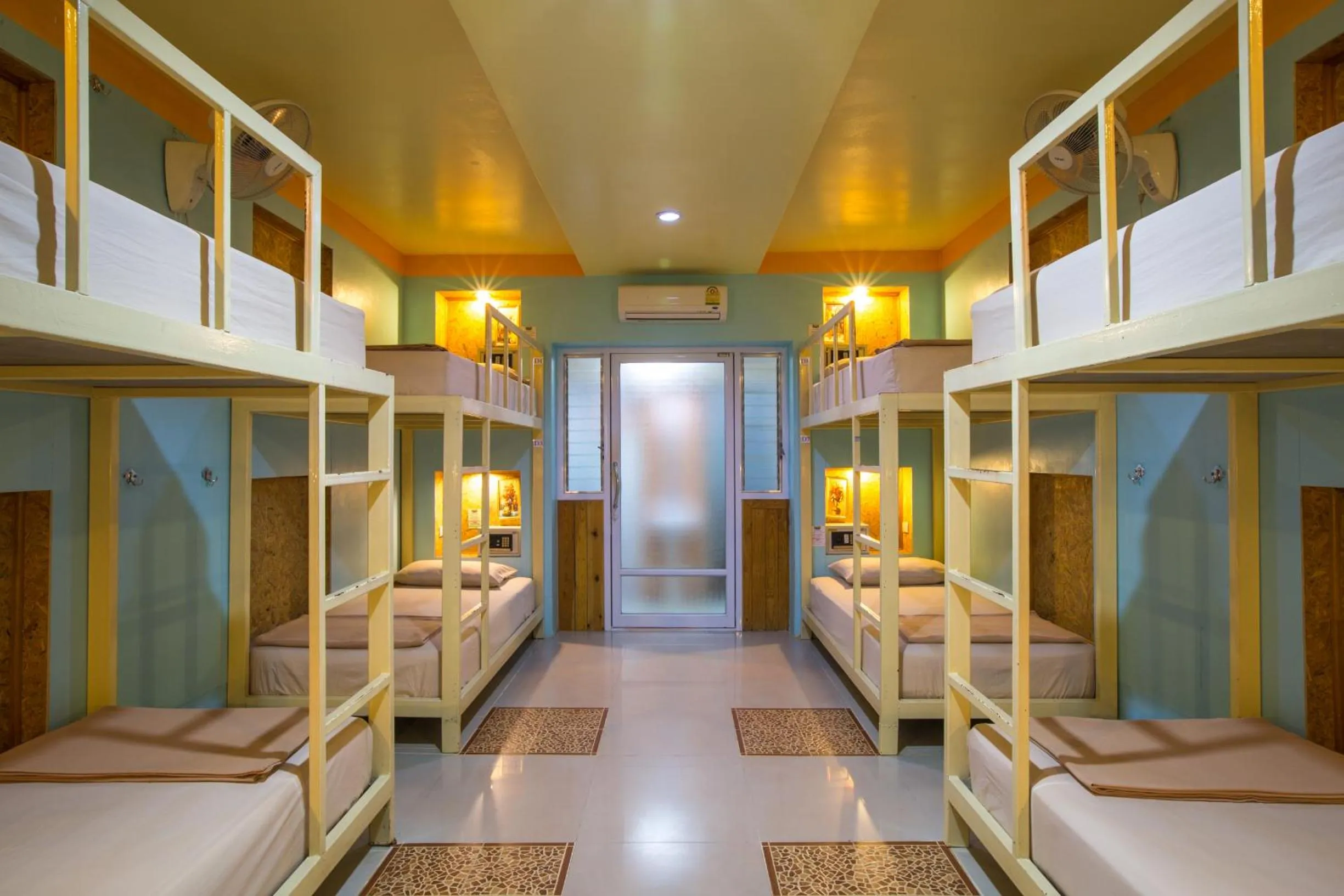 bunk bed, Bed in Good Dream Hotel (Khun Ying House)