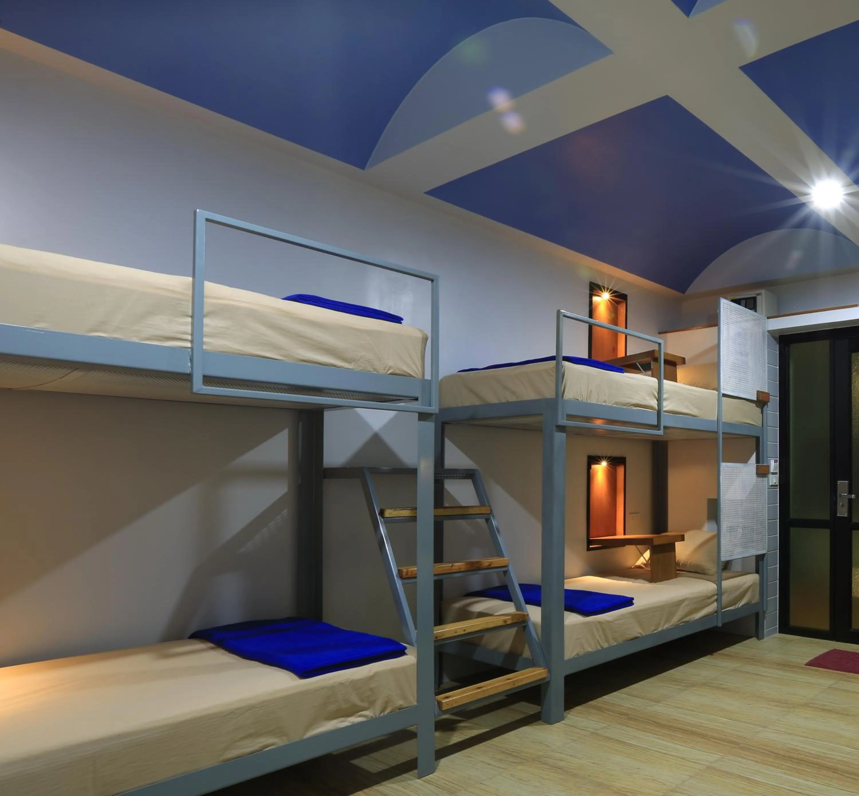 Bed in 8-Bed Dormitory Room in Good Dream Hotel (Khun Ying House)