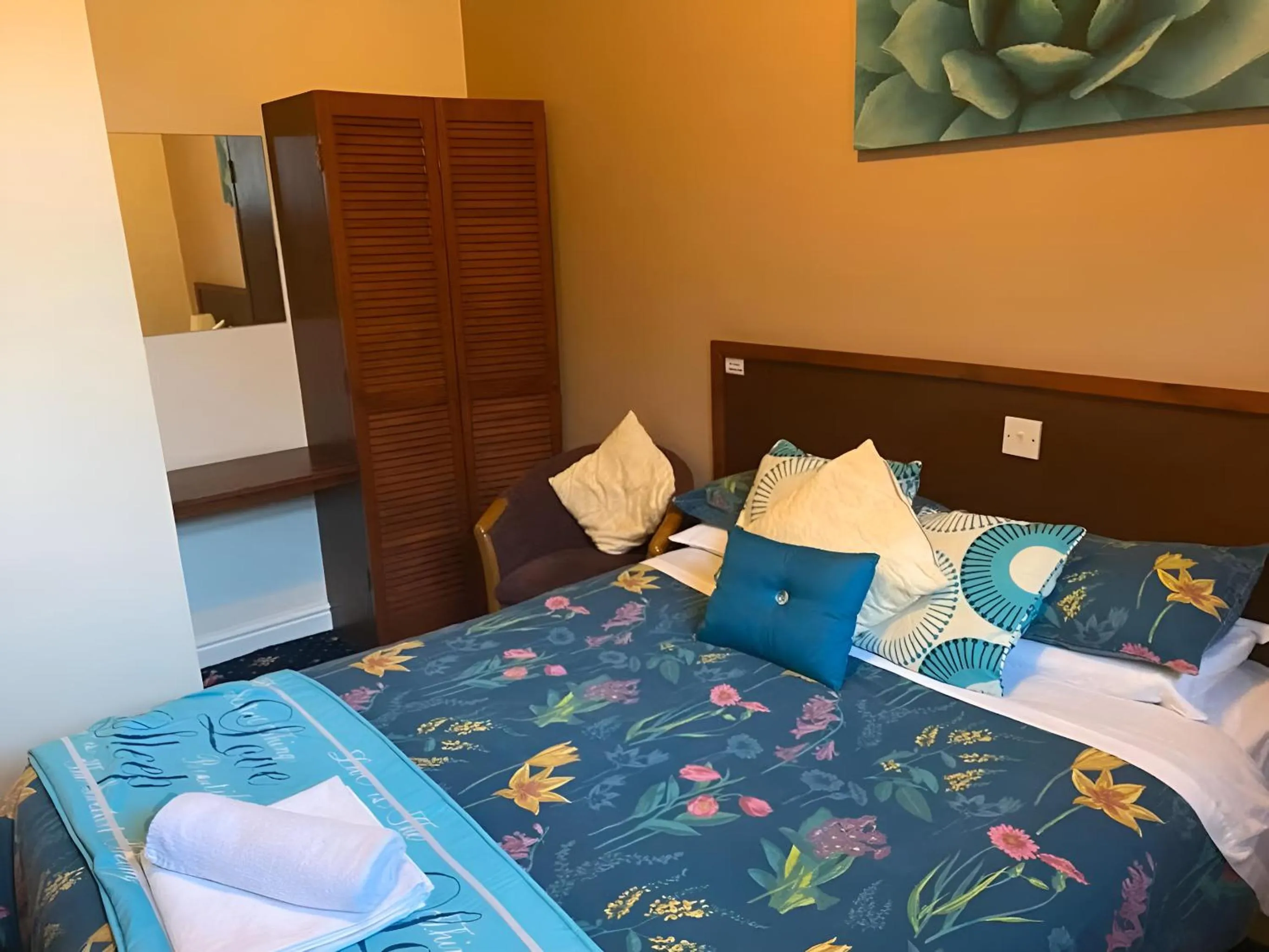 Photo of the whole room, Bed in Baytree Lodge