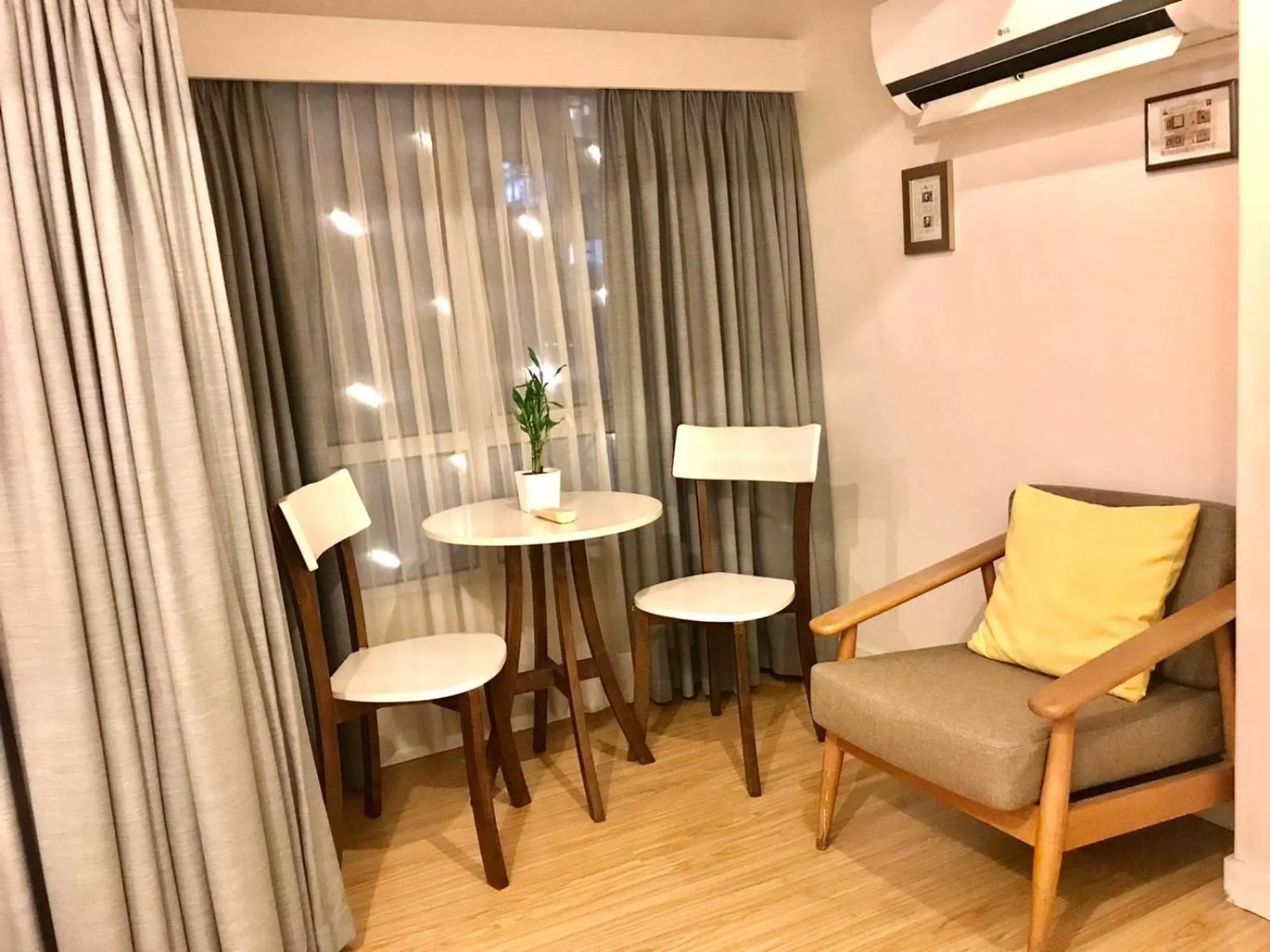 Seating area in MaxStays - Max Home at Fort Victoria Tower A