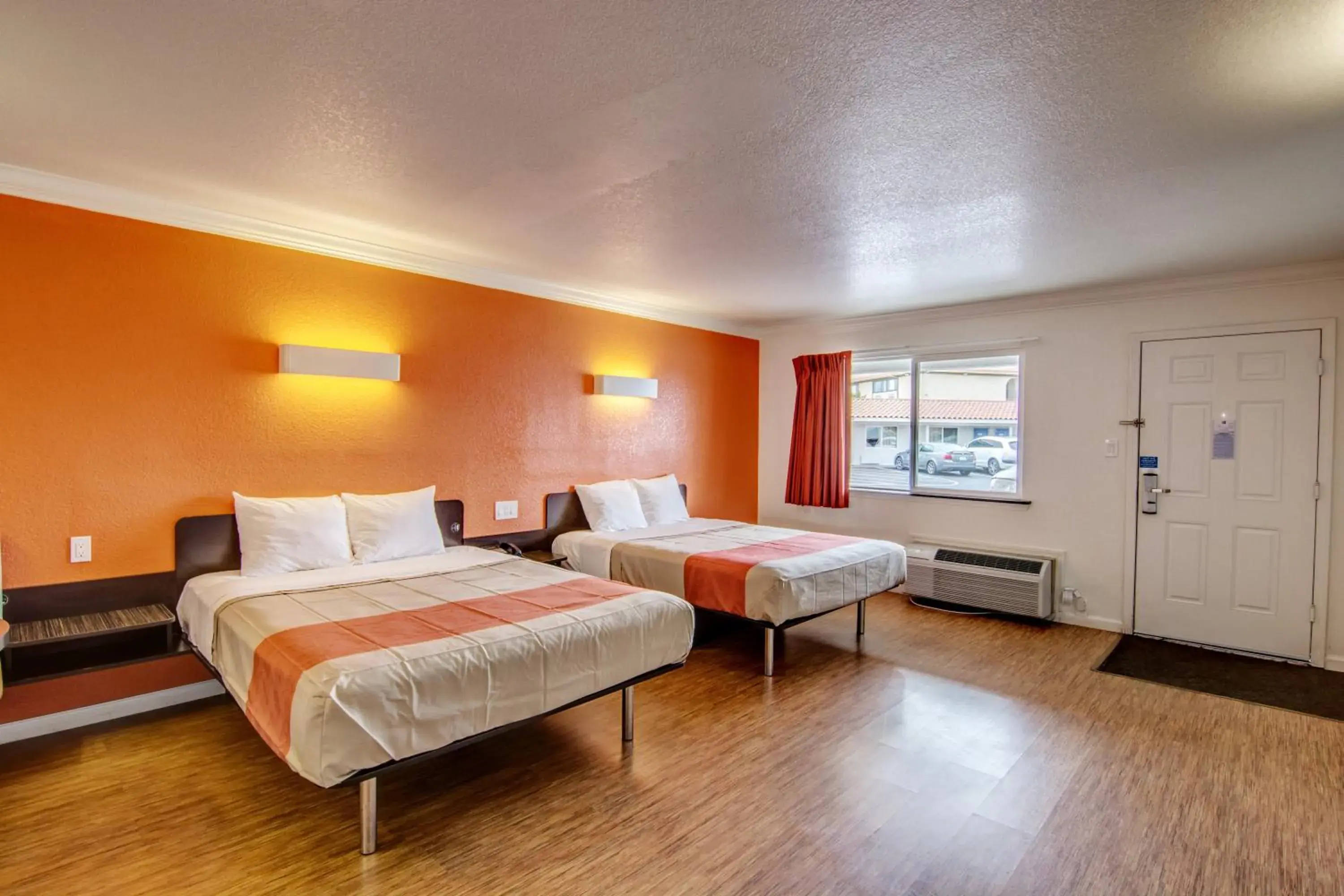 Quadruple Room in Motel 6 Manteca CA Quadruple Room in Motel 6 Manteca CA