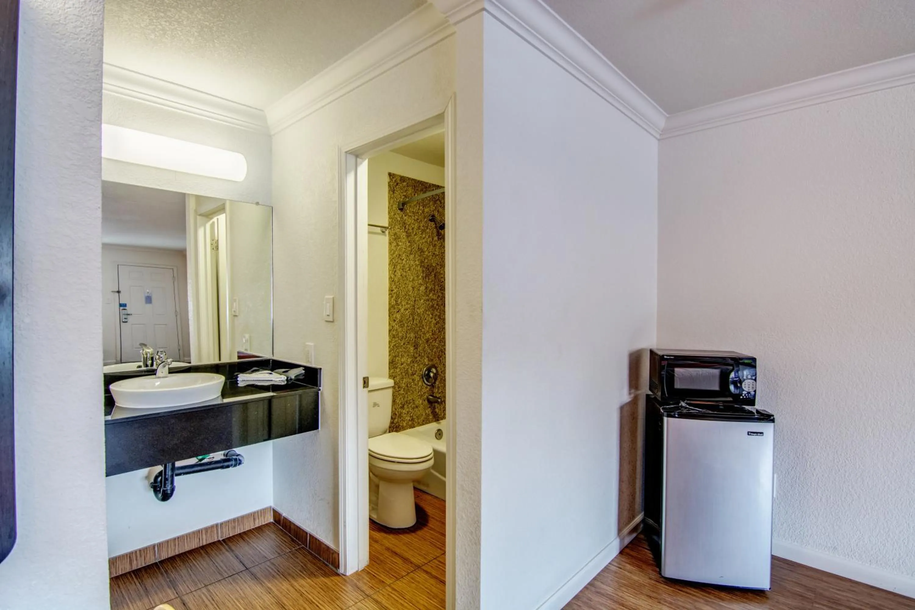 Bathroom in Motel 6 Manteca CA