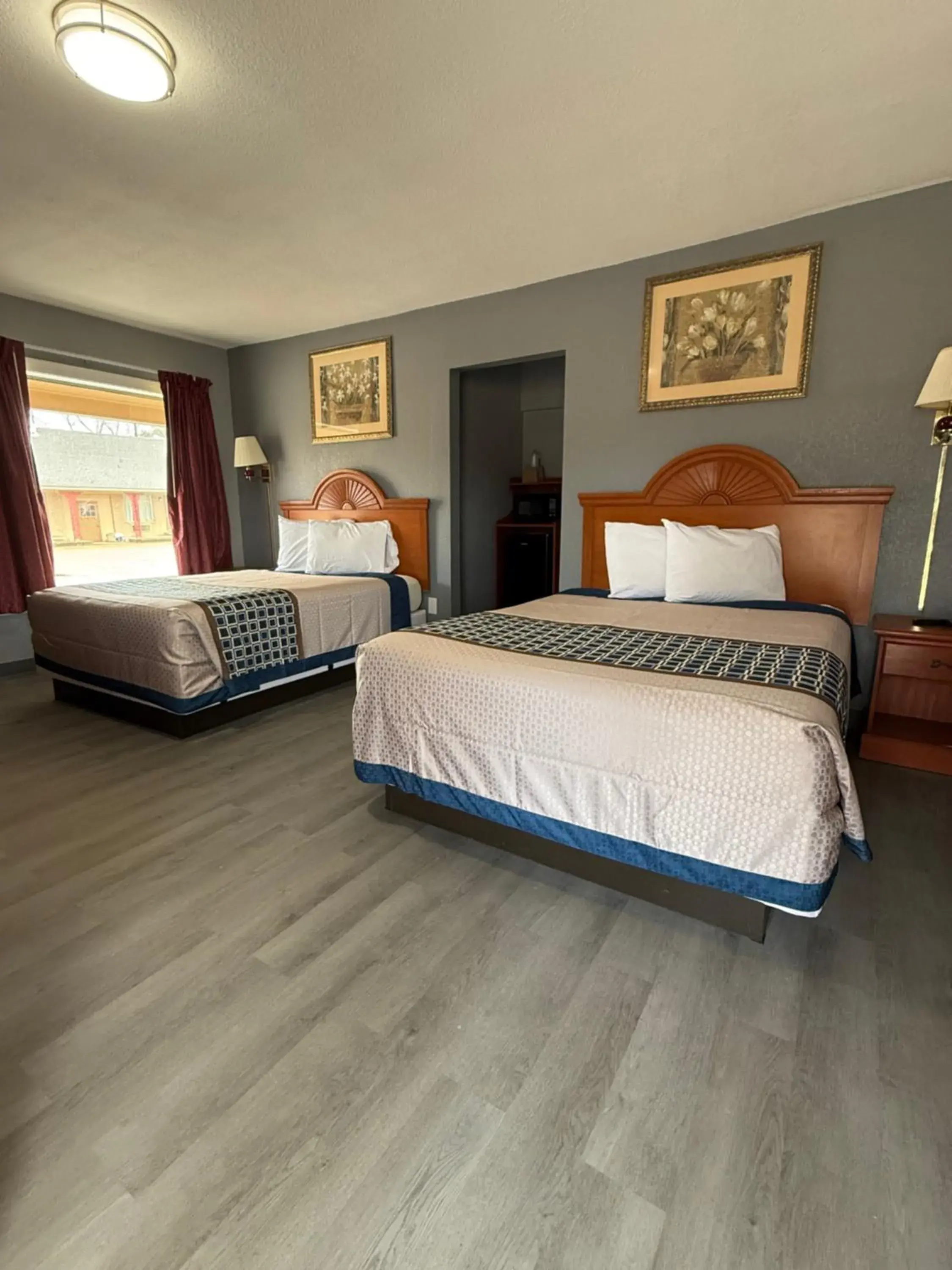Deluxe Double Room in Budget Inn Deluxe Double Room in Budget Inn