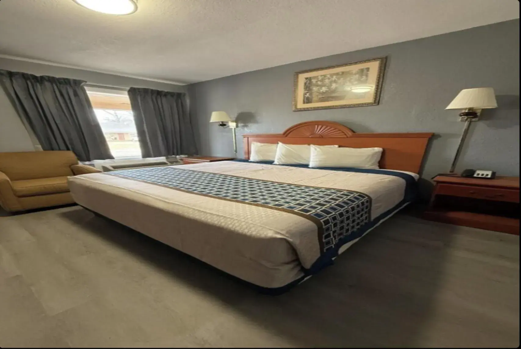 Standard Single Room in Budget Inn Standard Single Room in Budget Inn