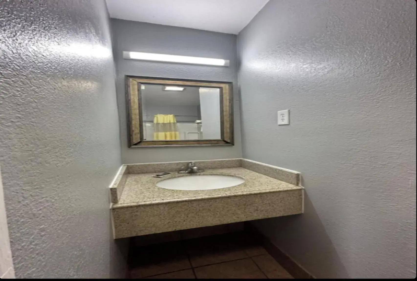 Single Room in Budget Inn Single Room in Budget Inn