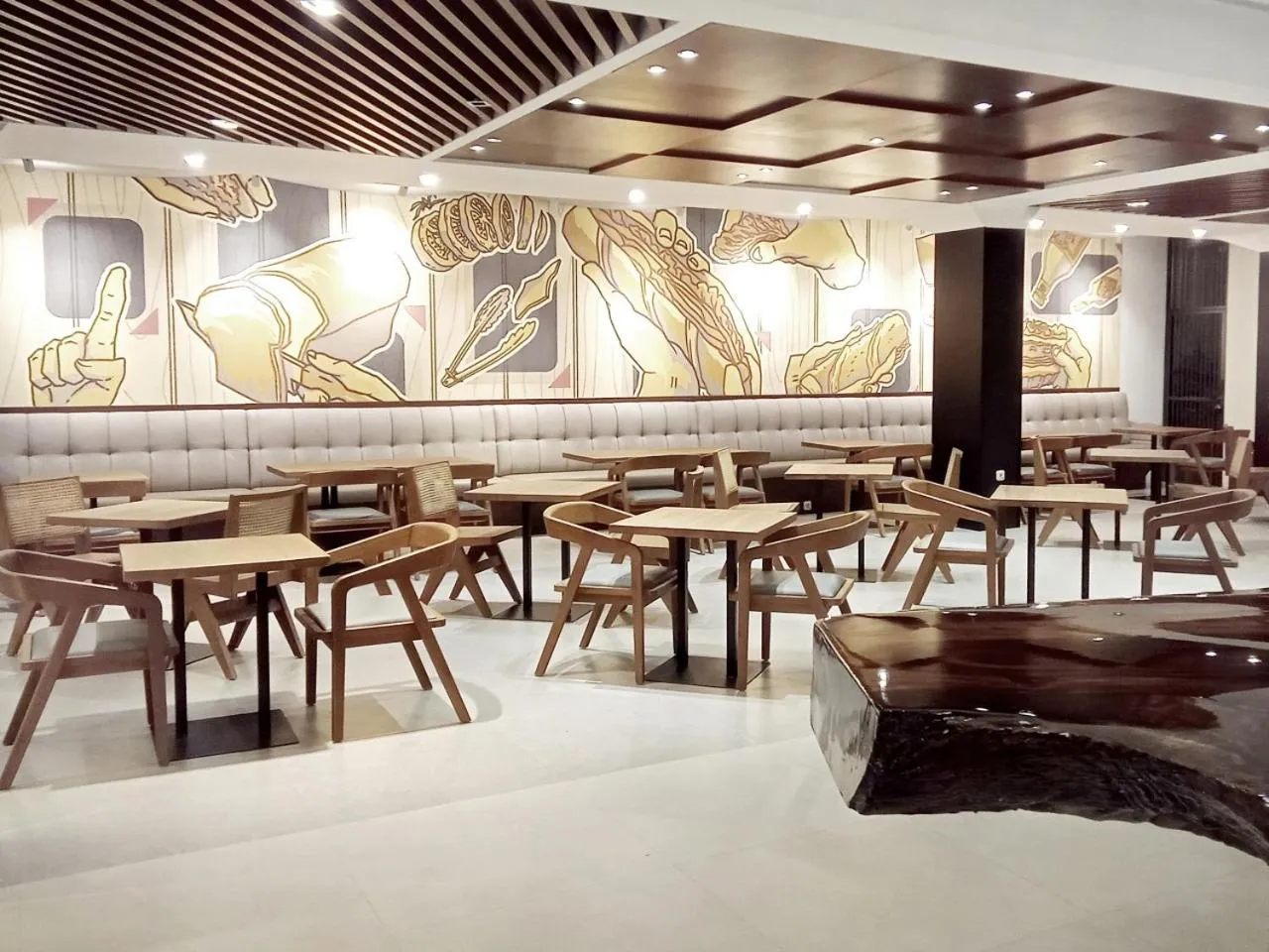 Spot 43 Cafe and Hotel