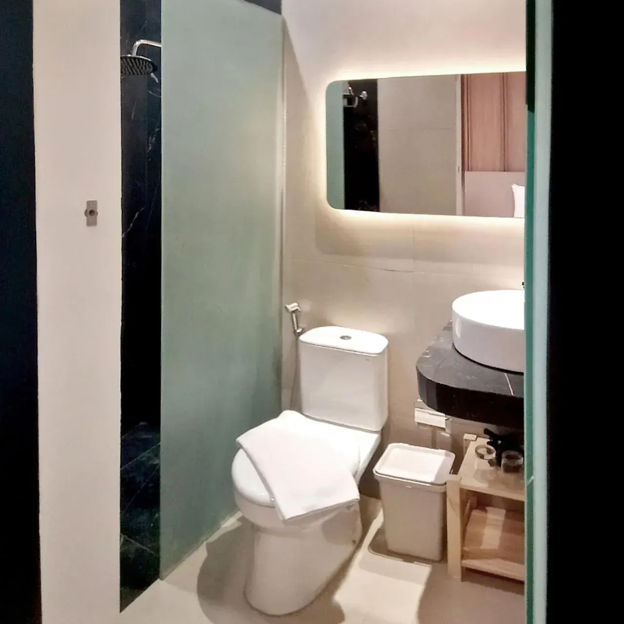 Superior Twin Room in Spot 43 Cafe and Hotel Superior Twin Room in Spot 43 Cafe and Hotel