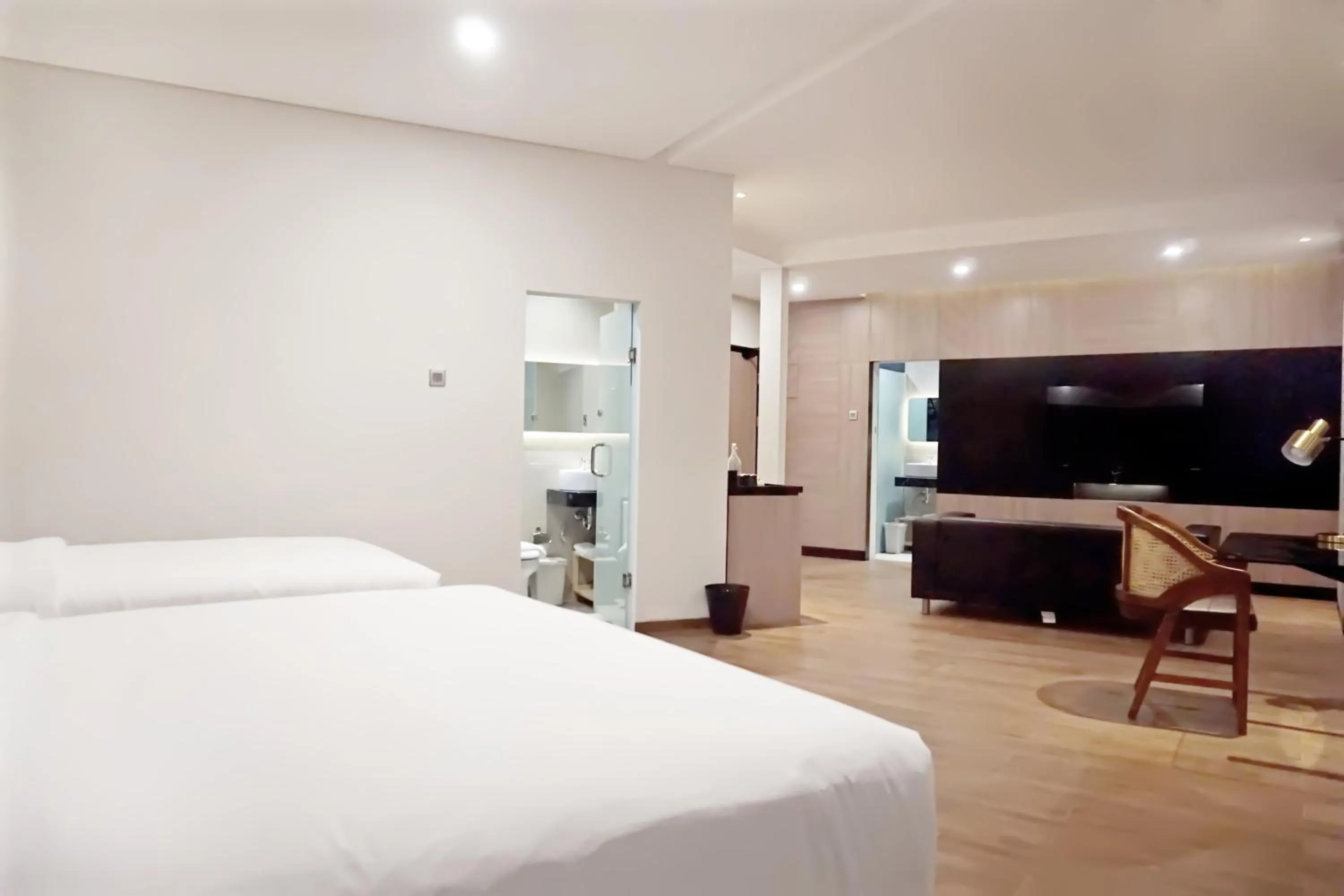 Bed in Spot 43 Cafe and Hotel