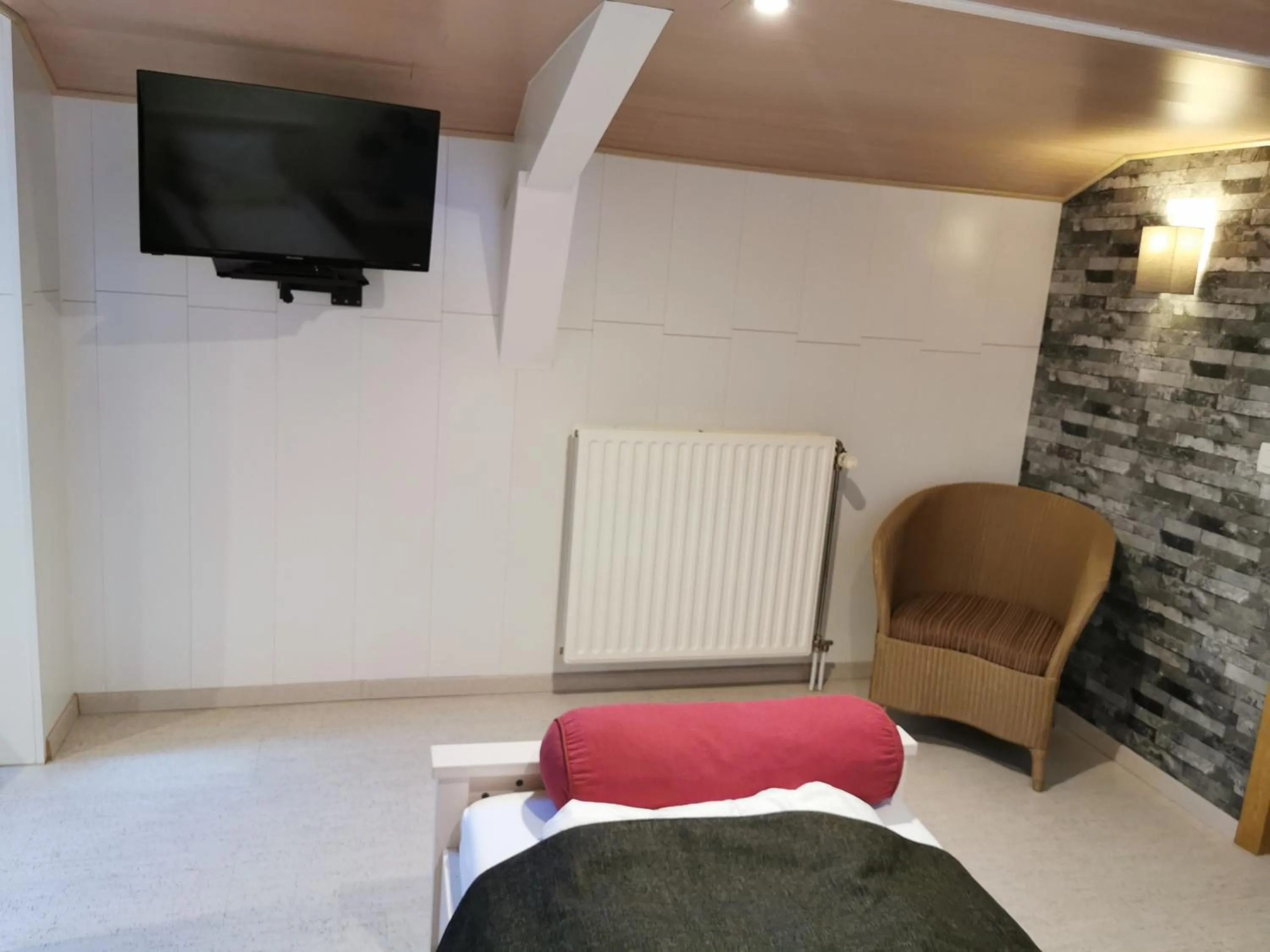 TV and multimedia in Hôtel Belair "Ravel Etape"