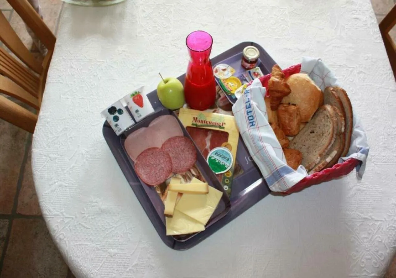 Continental breakfast in Hôtel Belair "Ravel Etape"